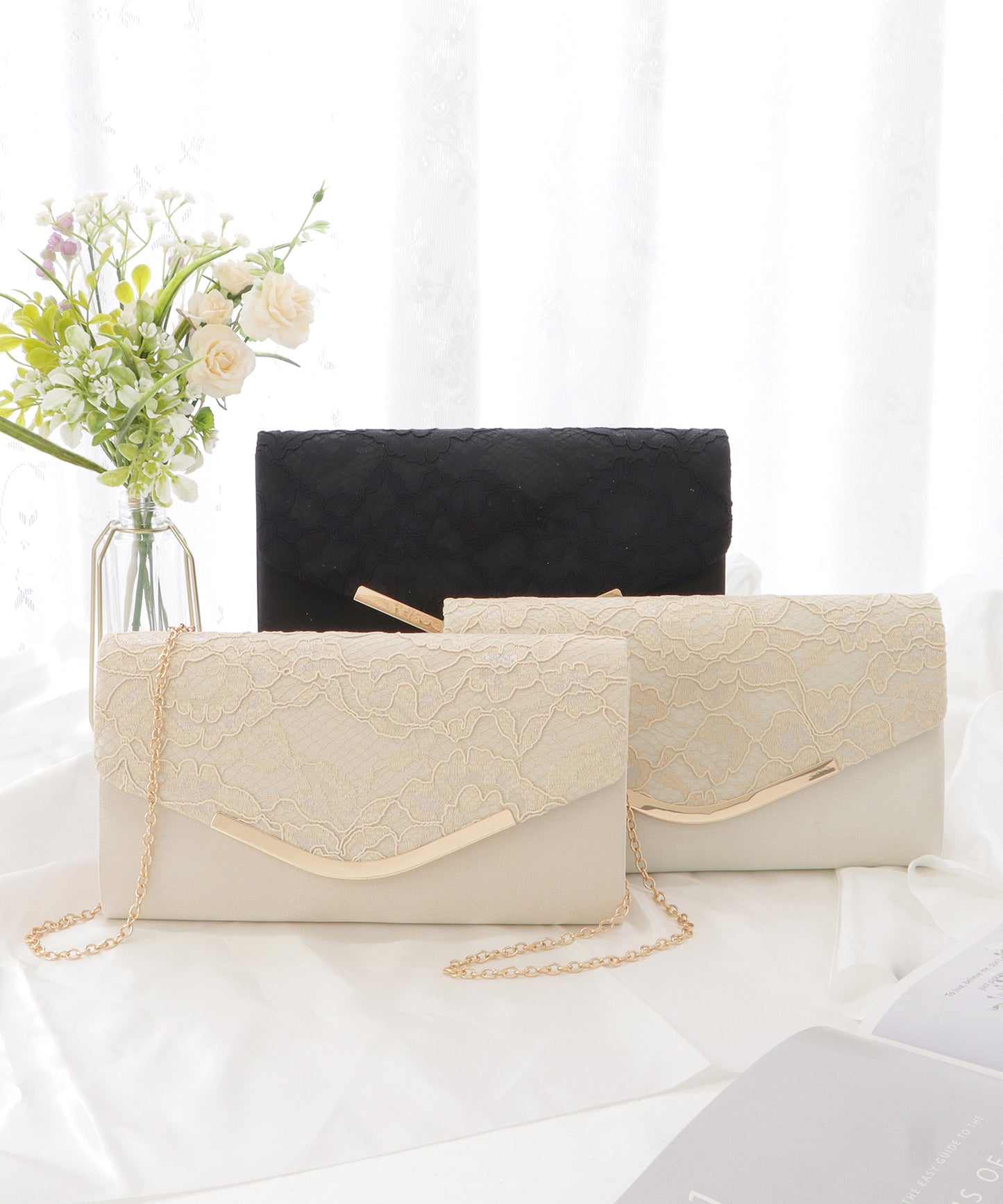 スクエア型レーシィフラップクラッチバッグ