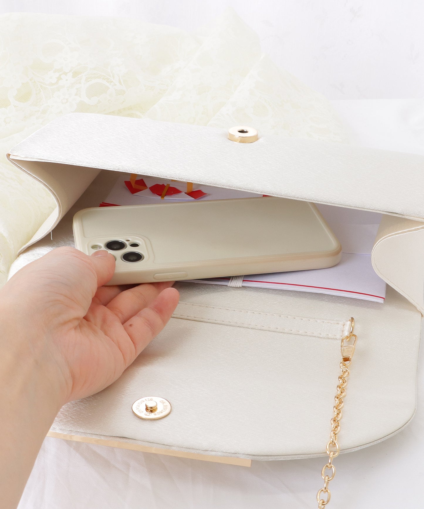 サテン タック ビジュー付き クラッチ バッグ