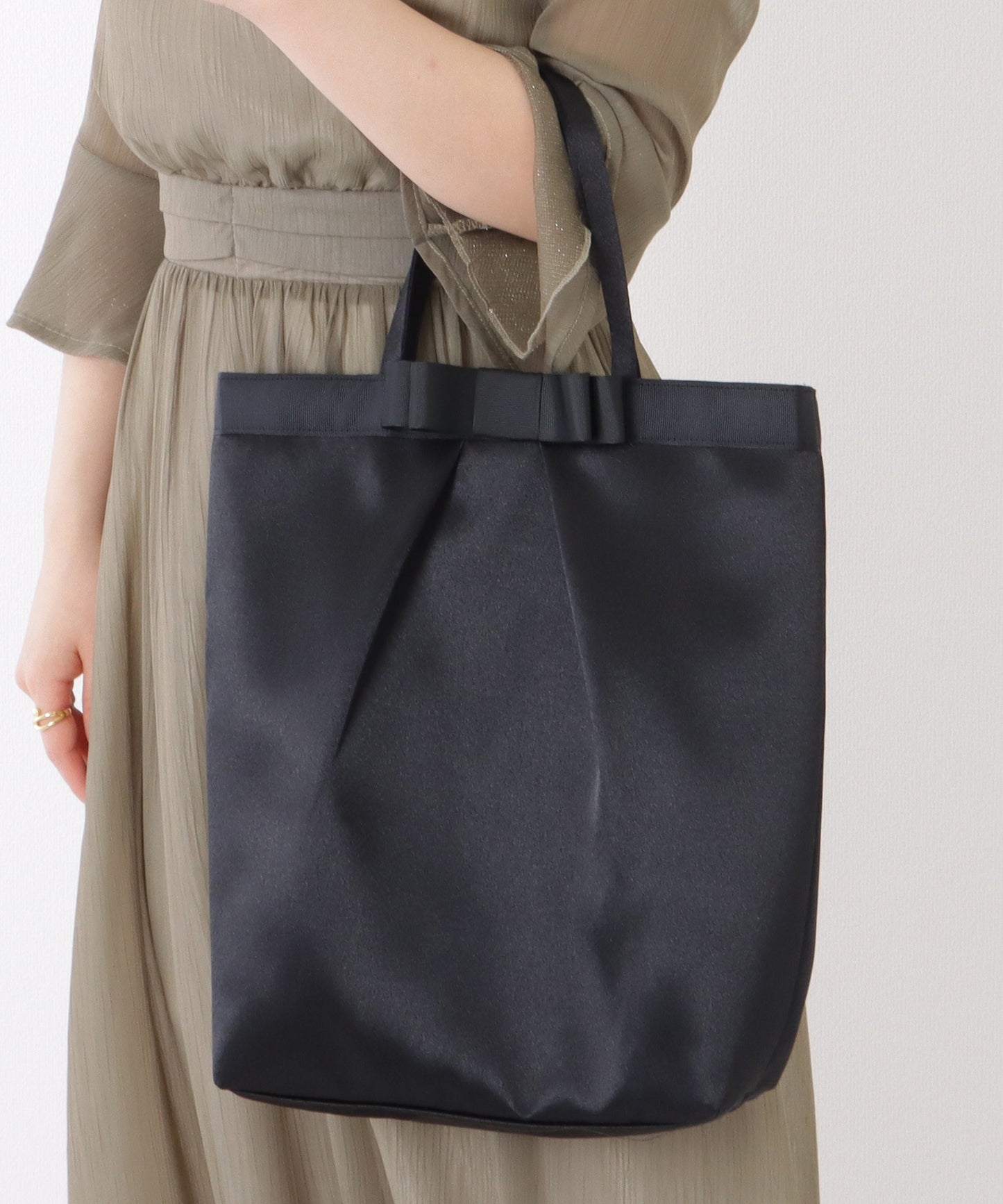 リボン付き サテン タック トート バッグ