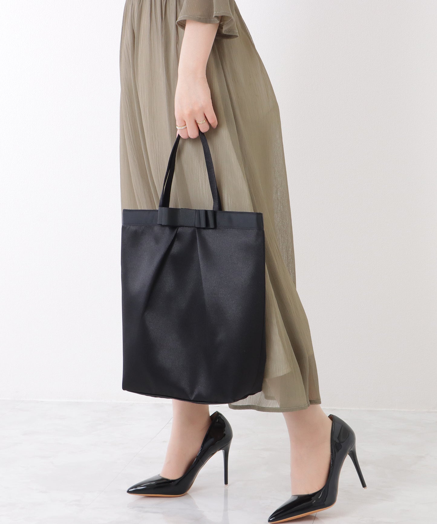 リボン付き サテン タック トート バッグ