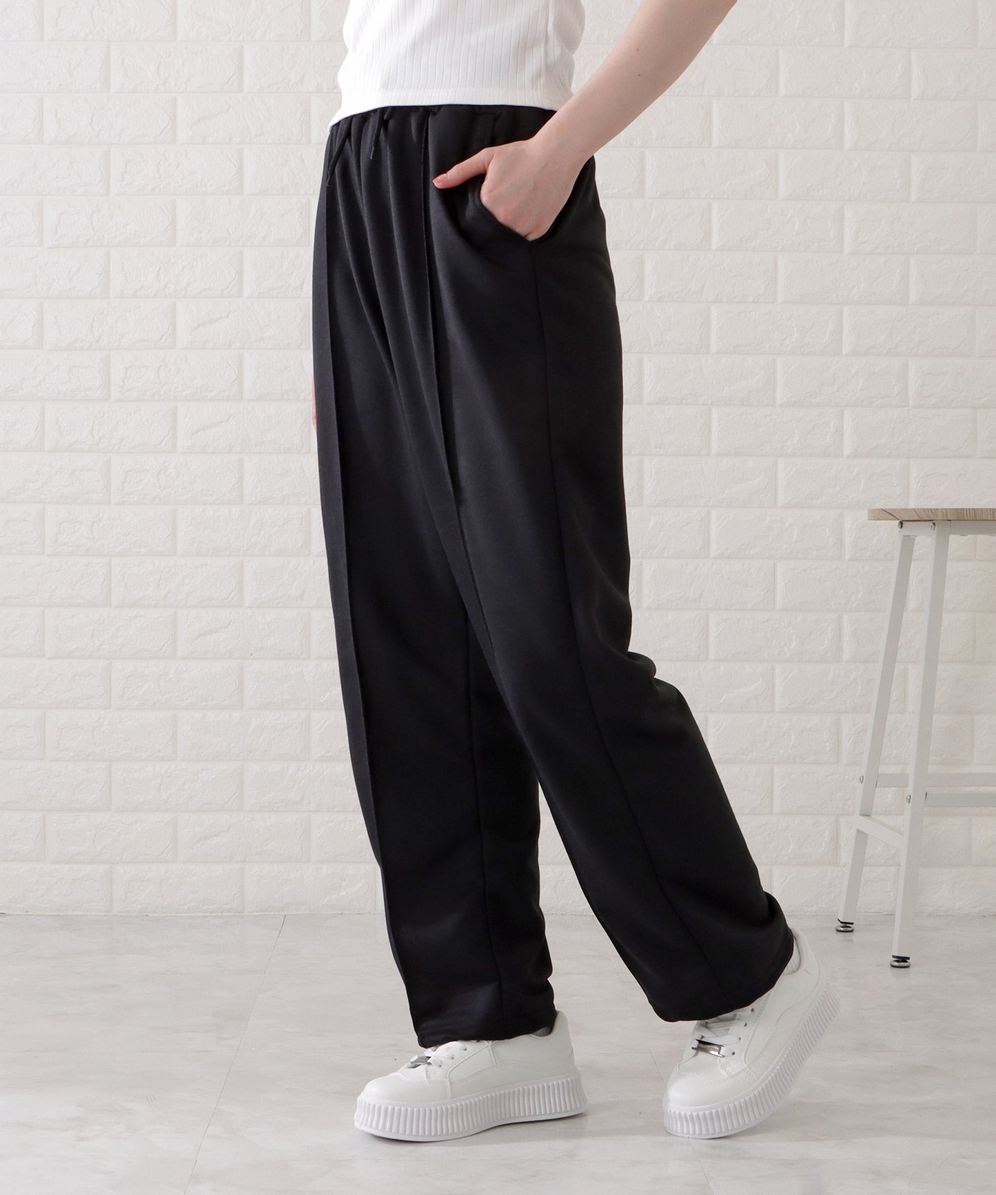 ハイウエストセンターライン入りワイドスウェットパンツ