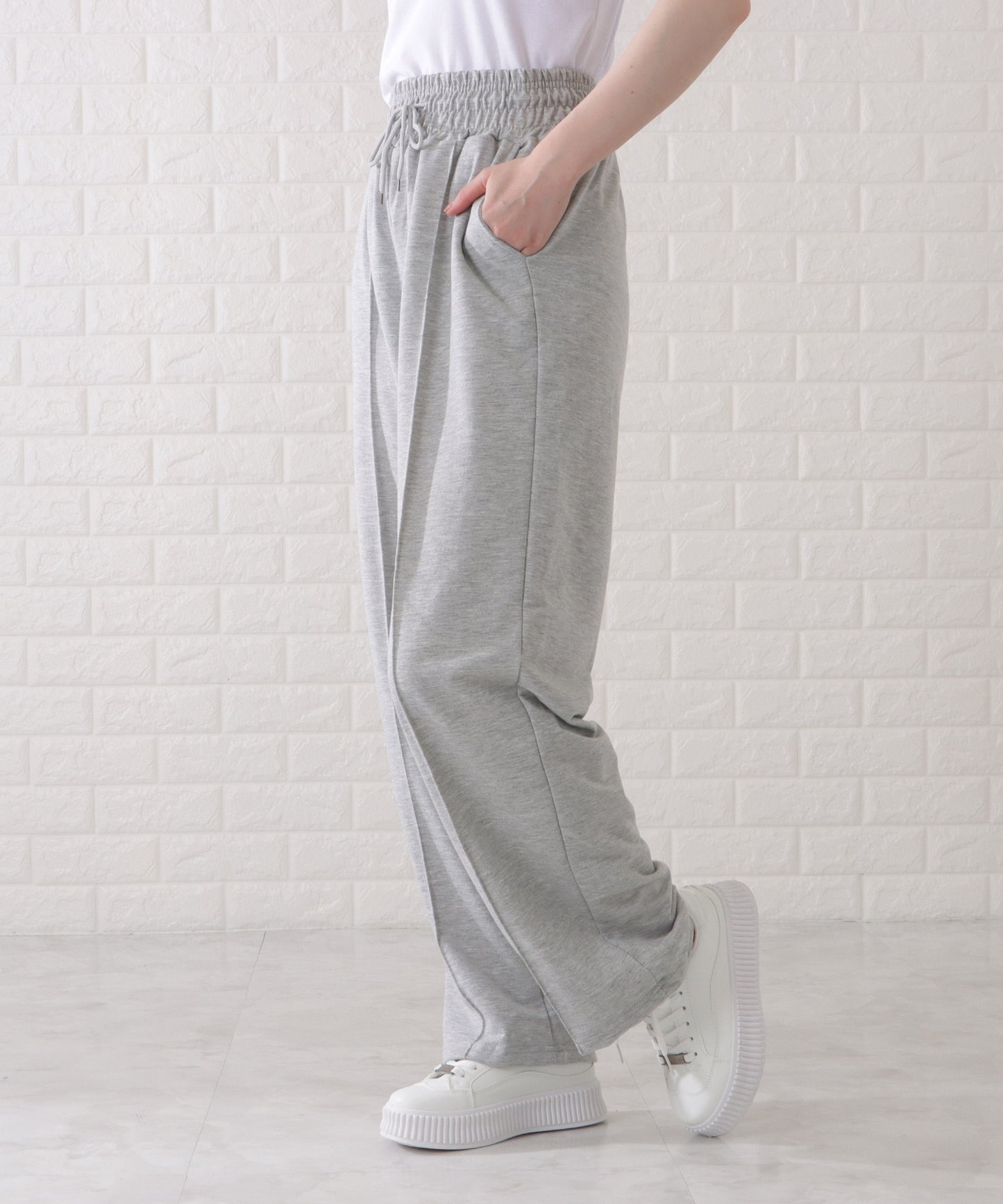 ハイウエストセンターライン入りワイドスウェットパンツ