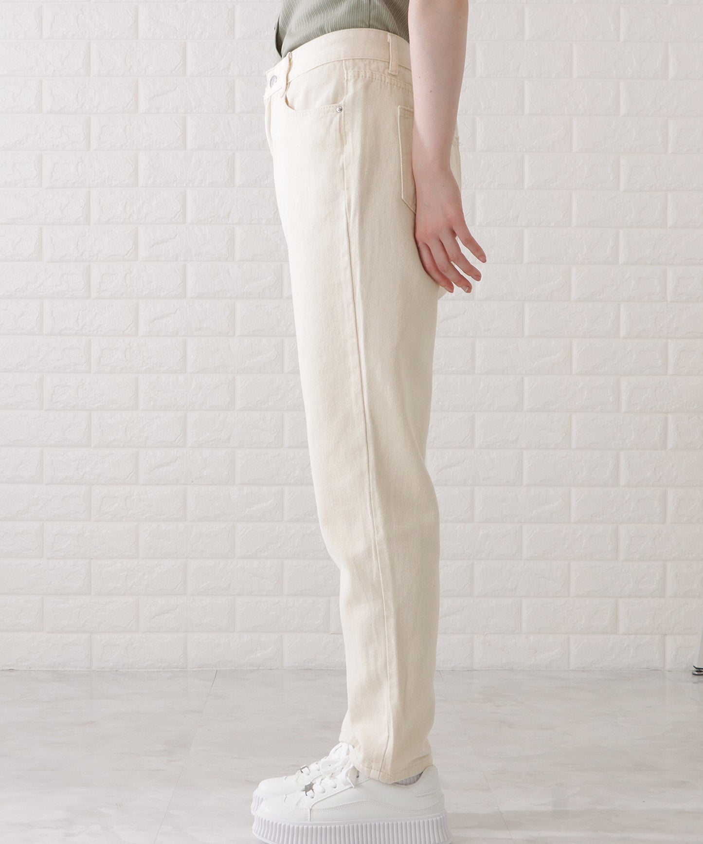 サルエル風シルエットデニムパンツ