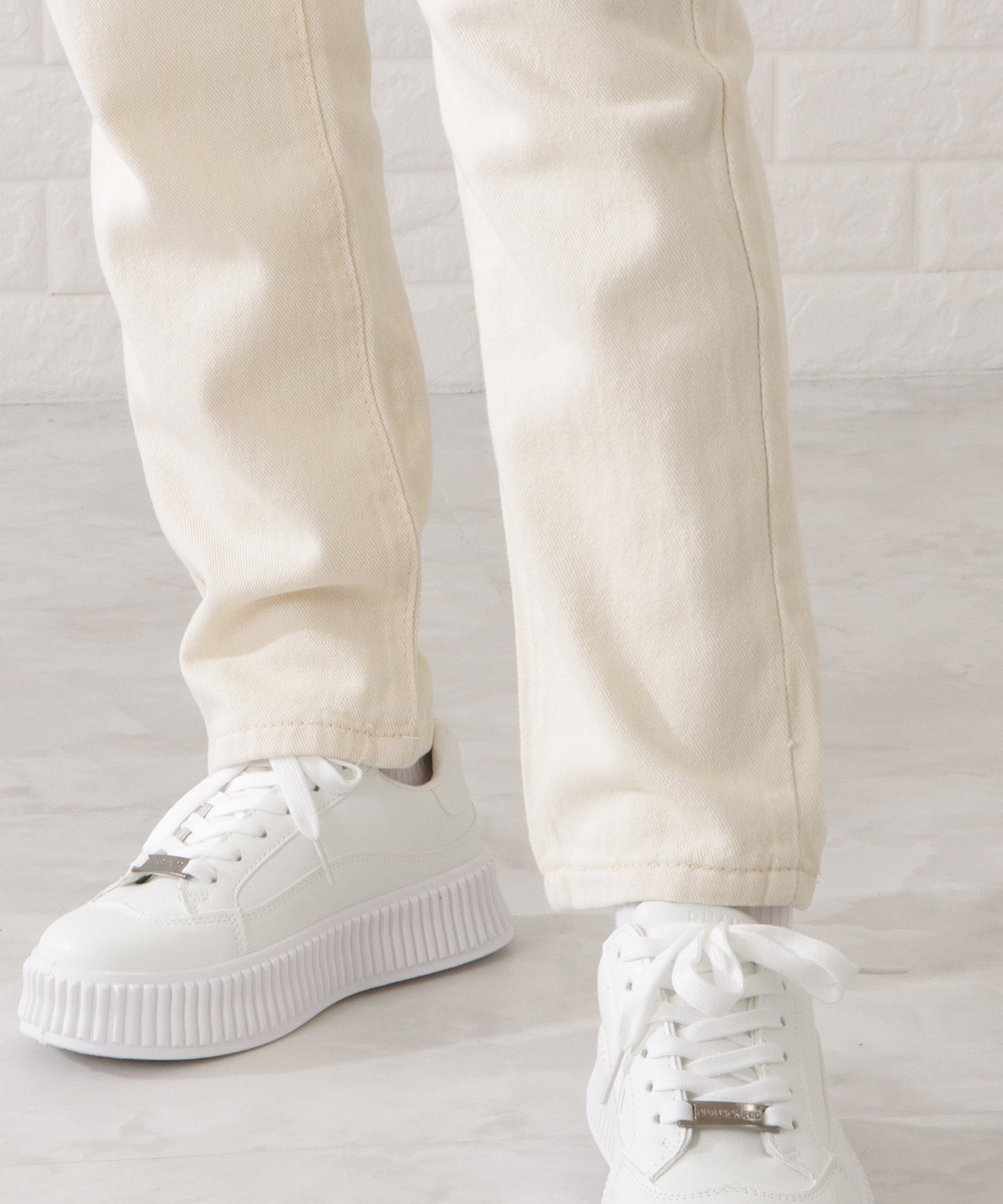 サルエル風シルエットデニムパンツ