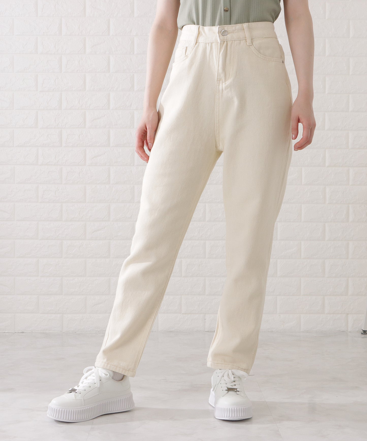 サルエル風シルエットデニムパンツ