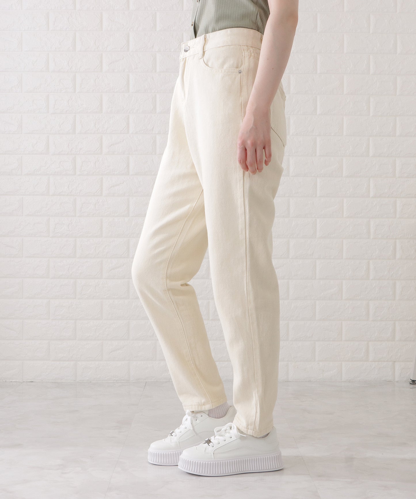 サルエル風シルエットデニムパンツ