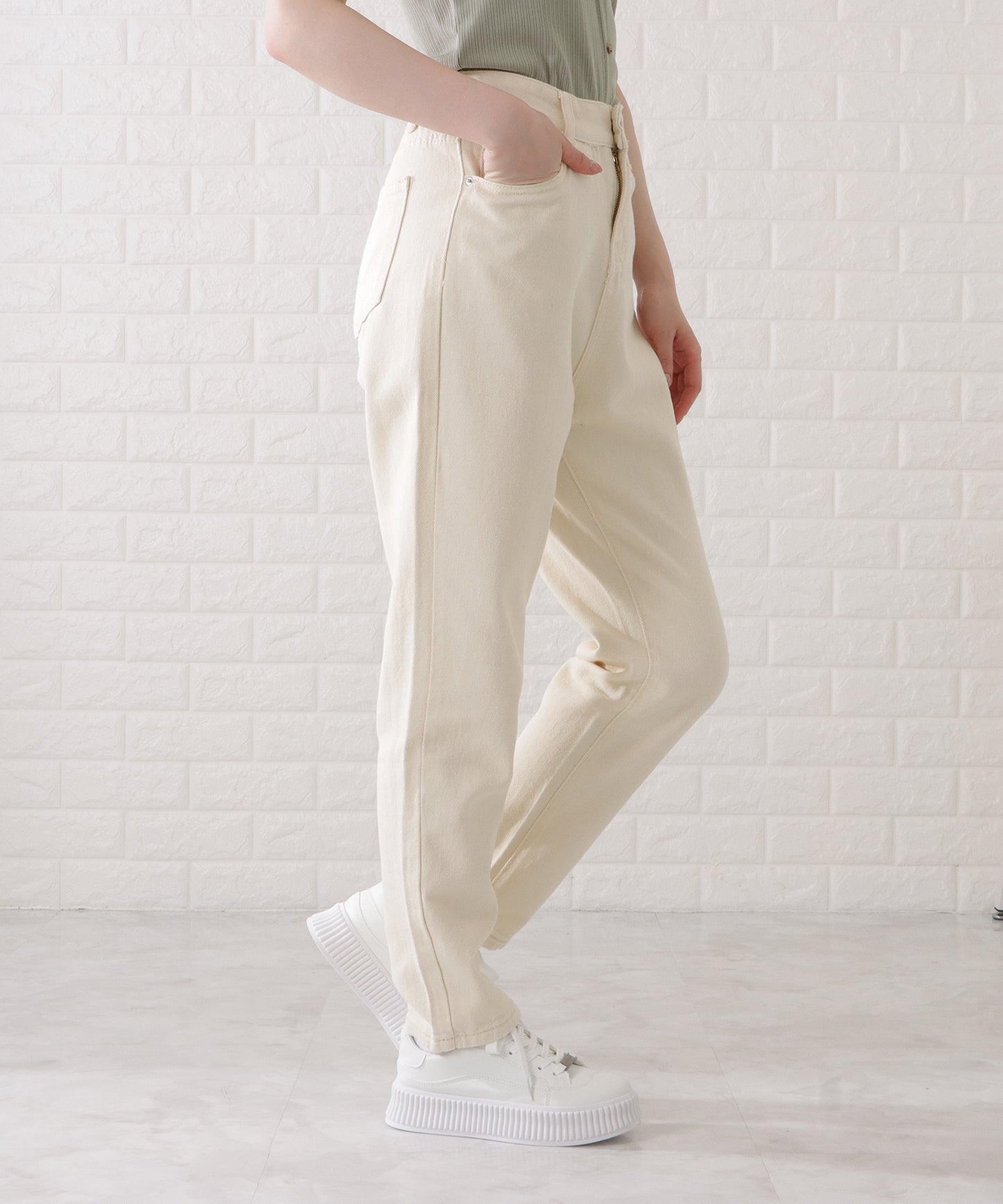 サルエル風シルエットデニムパンツ