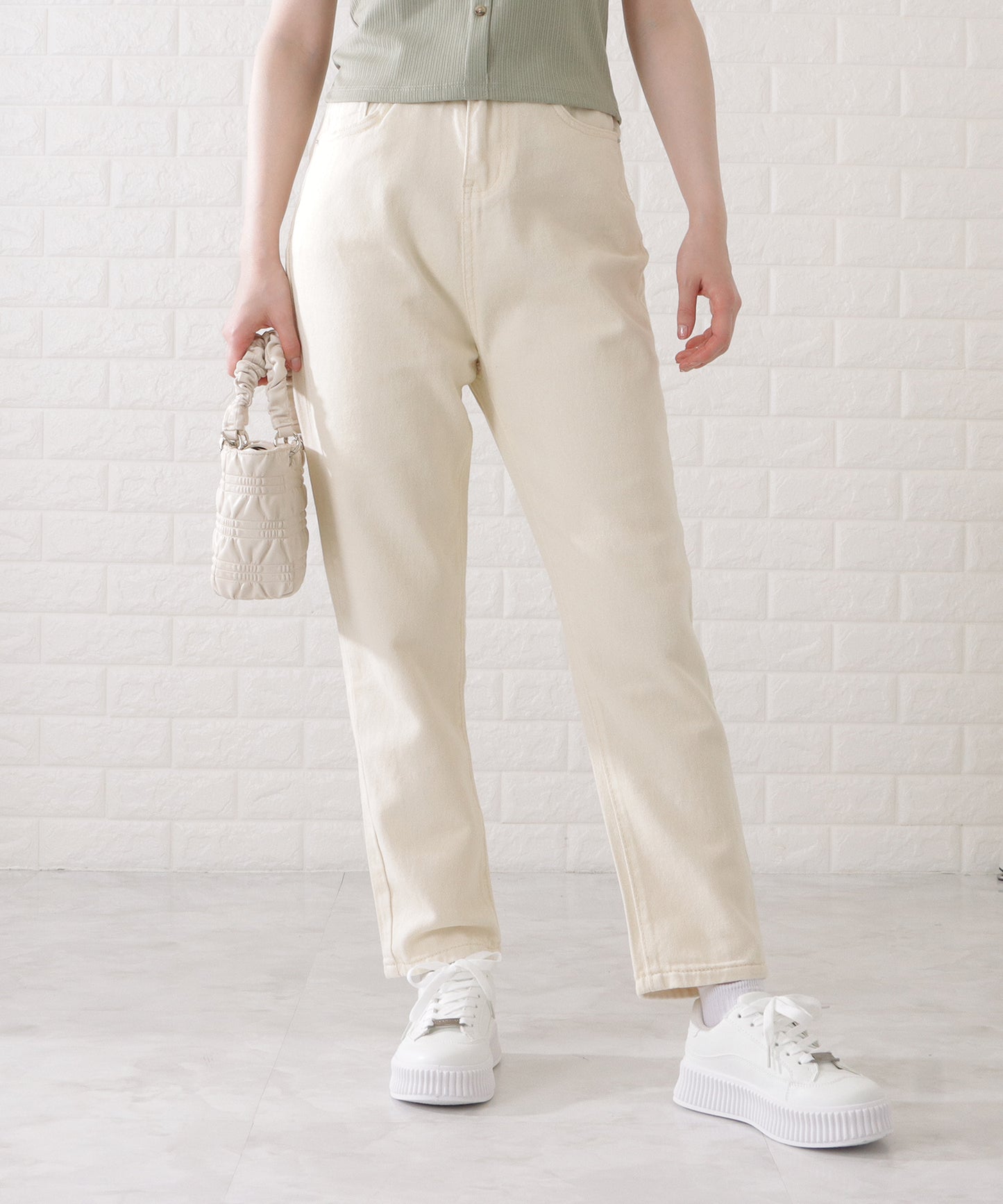 サルエル風シルエットデニムパンツ