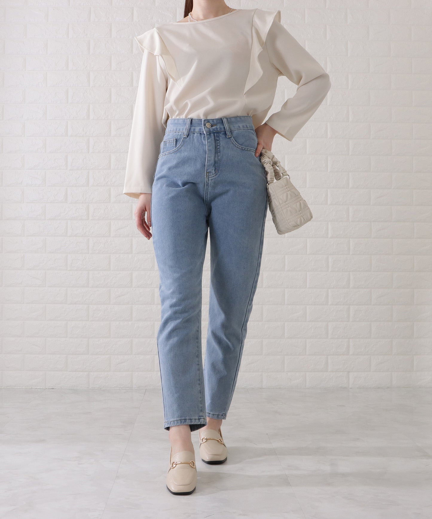 サルエル風シルエットデニムパンツ