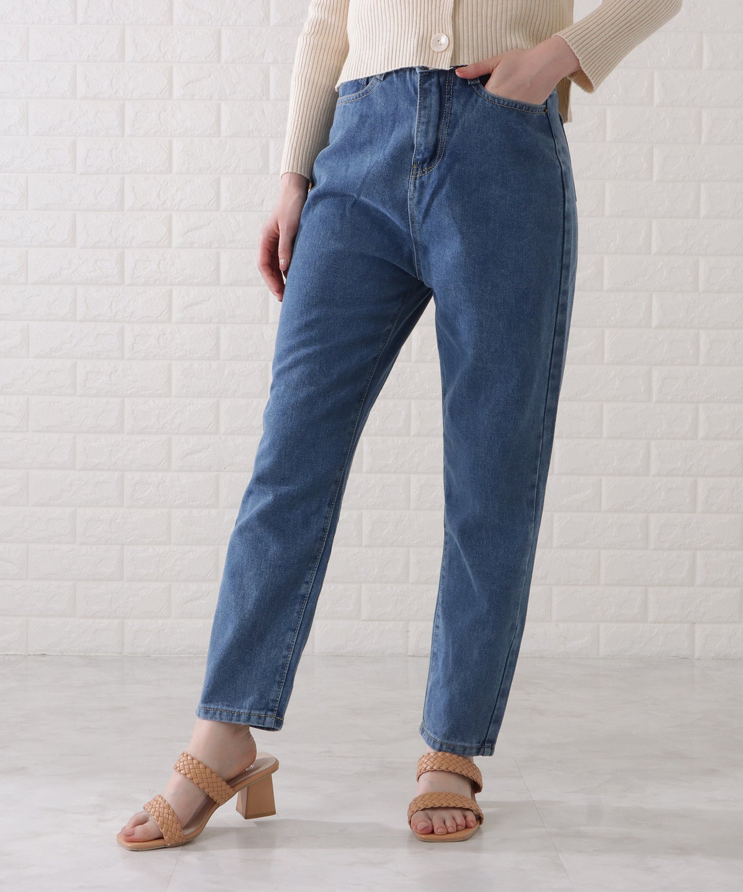 サルエル風シルエットデニムパンツ