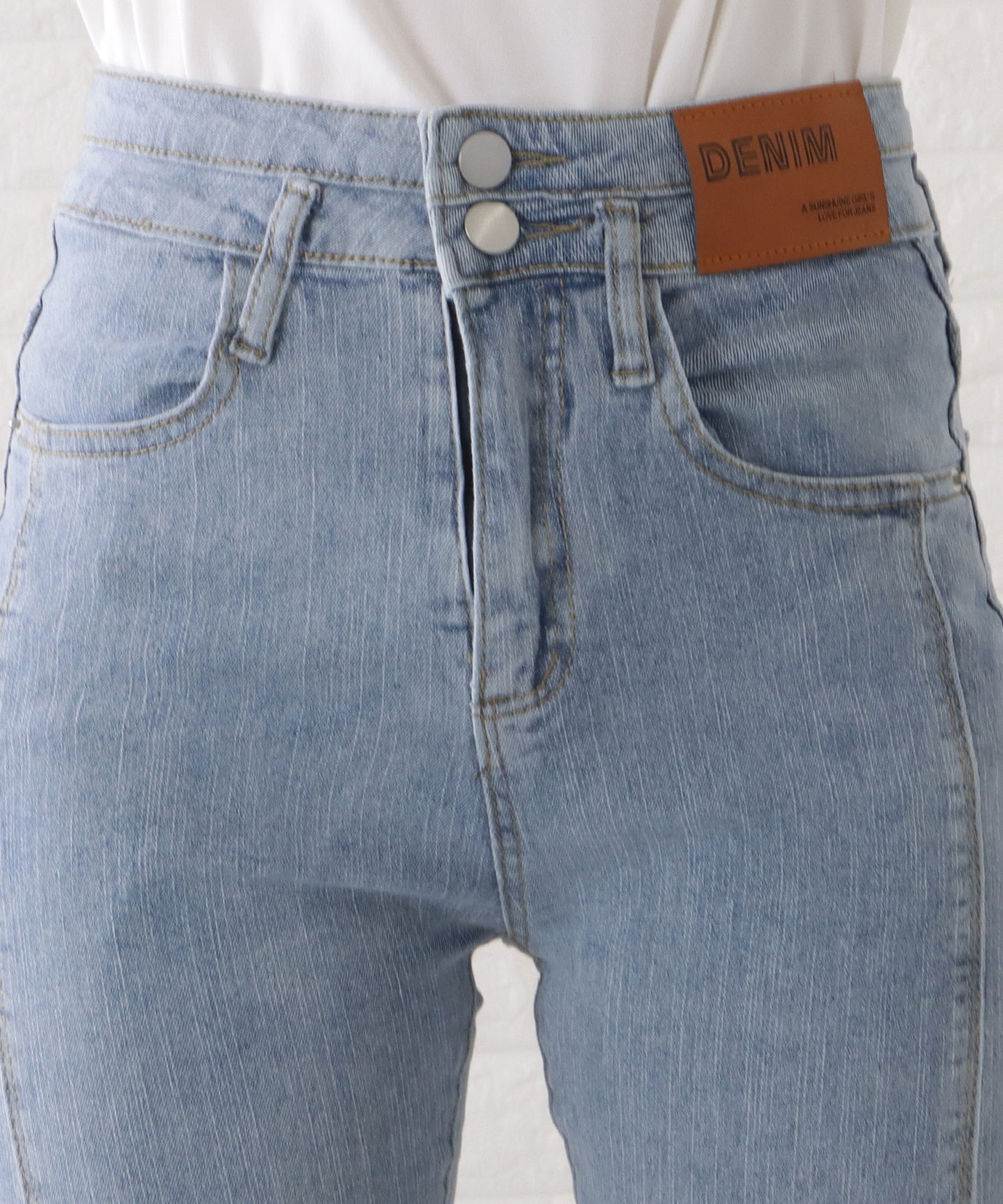 センタースリット入りステッチデニムパンツ