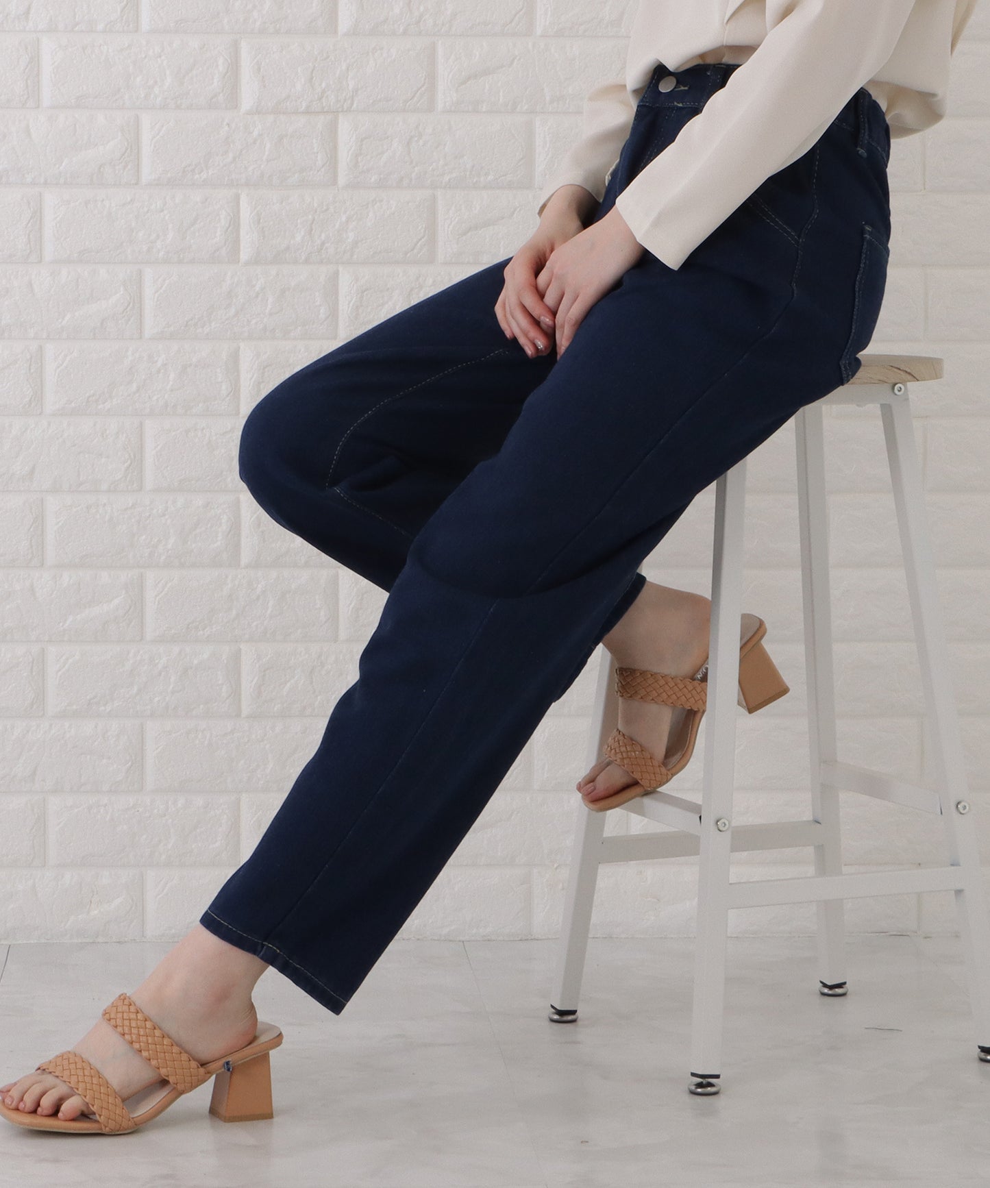 タック入りハーフゴムデニムパンツ