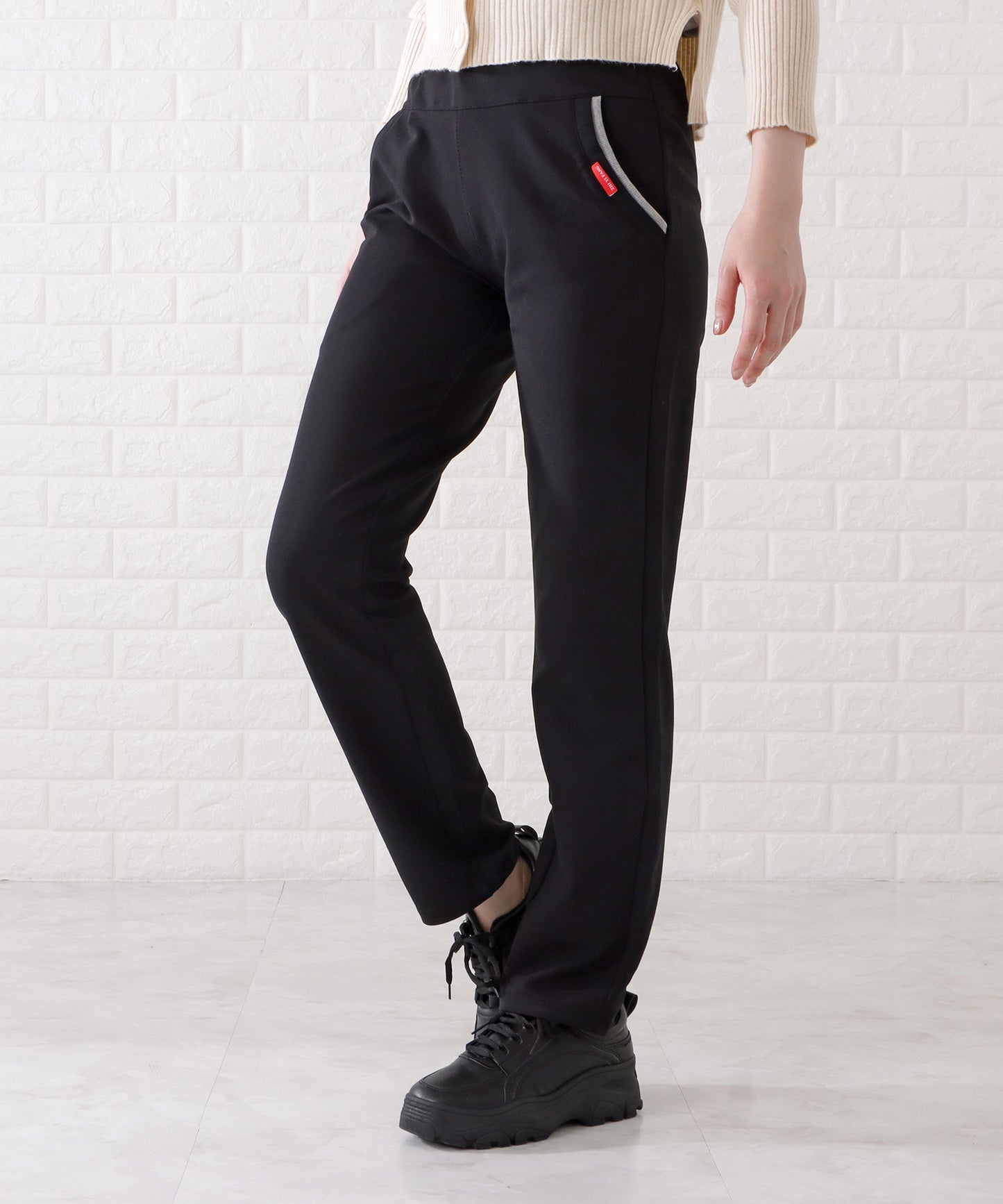 配色ライン入りストレートスウェットパンツ