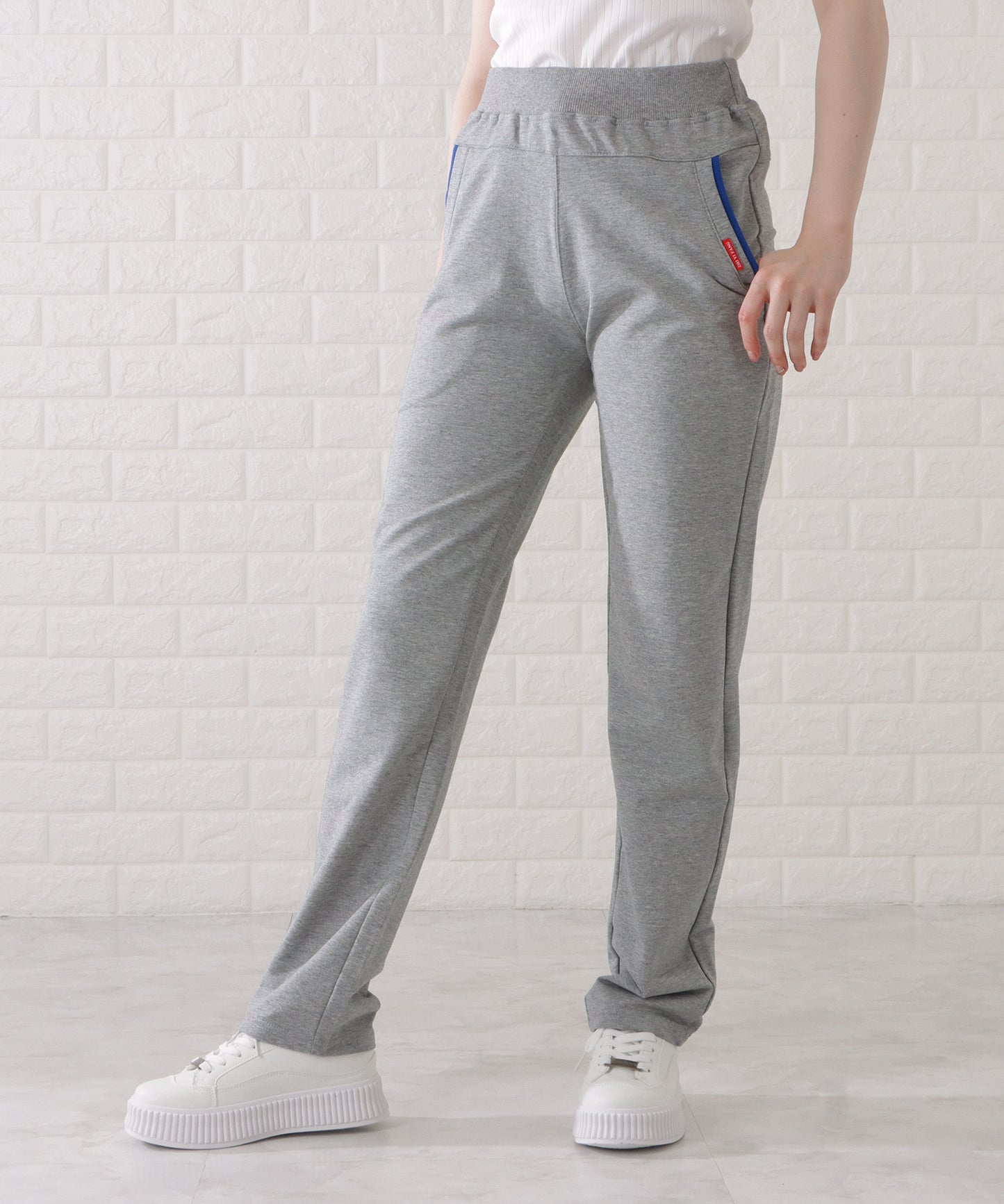 配色ライン入りストレートスウェットパンツ