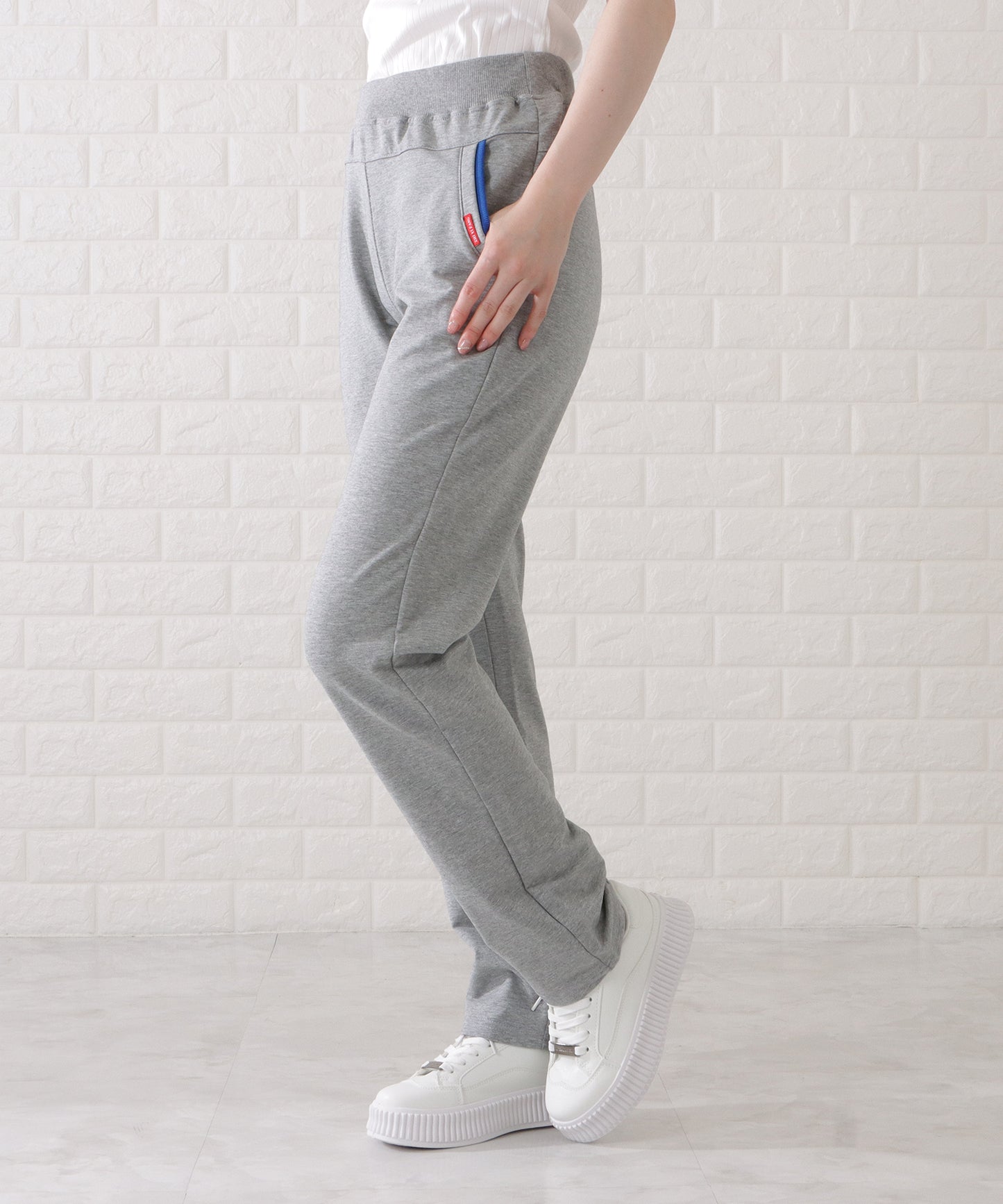 配色ライン入りストレートスウェットパンツ