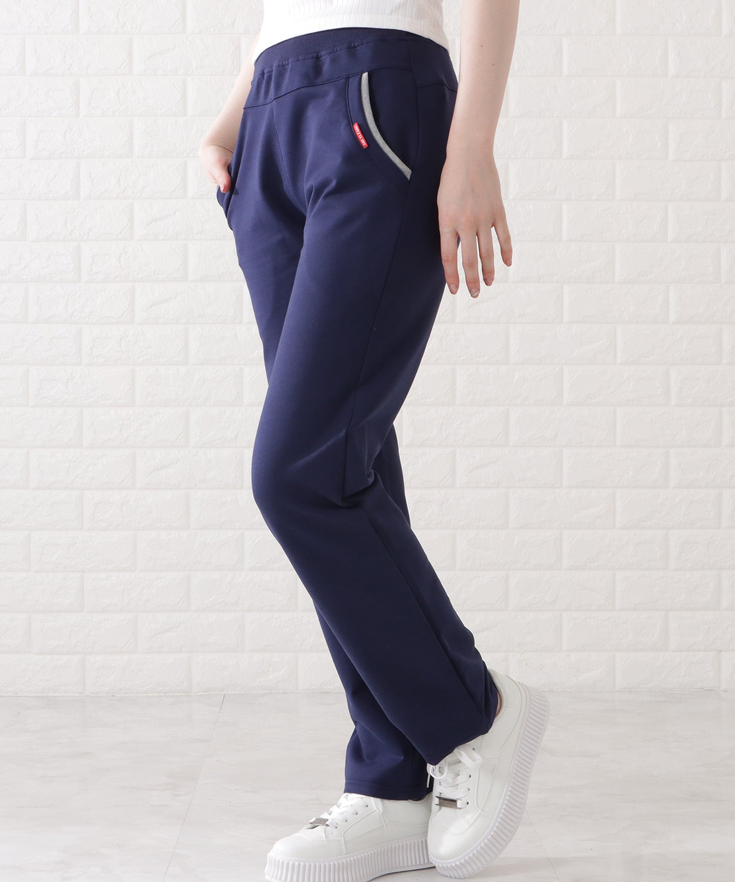 配色ライン入りストレートスウェットパンツ