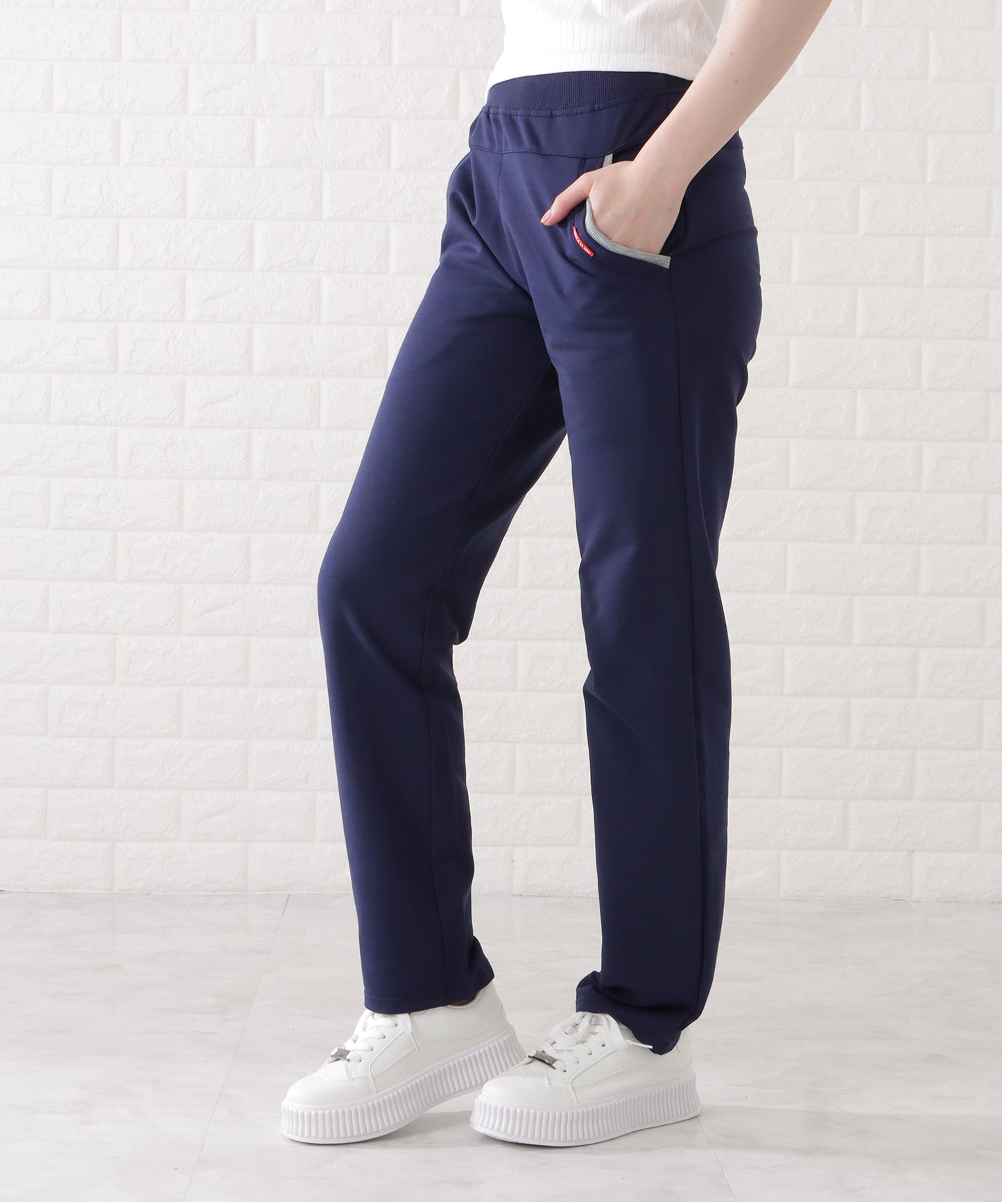 配色ライン入りストレートスウェットパンツ