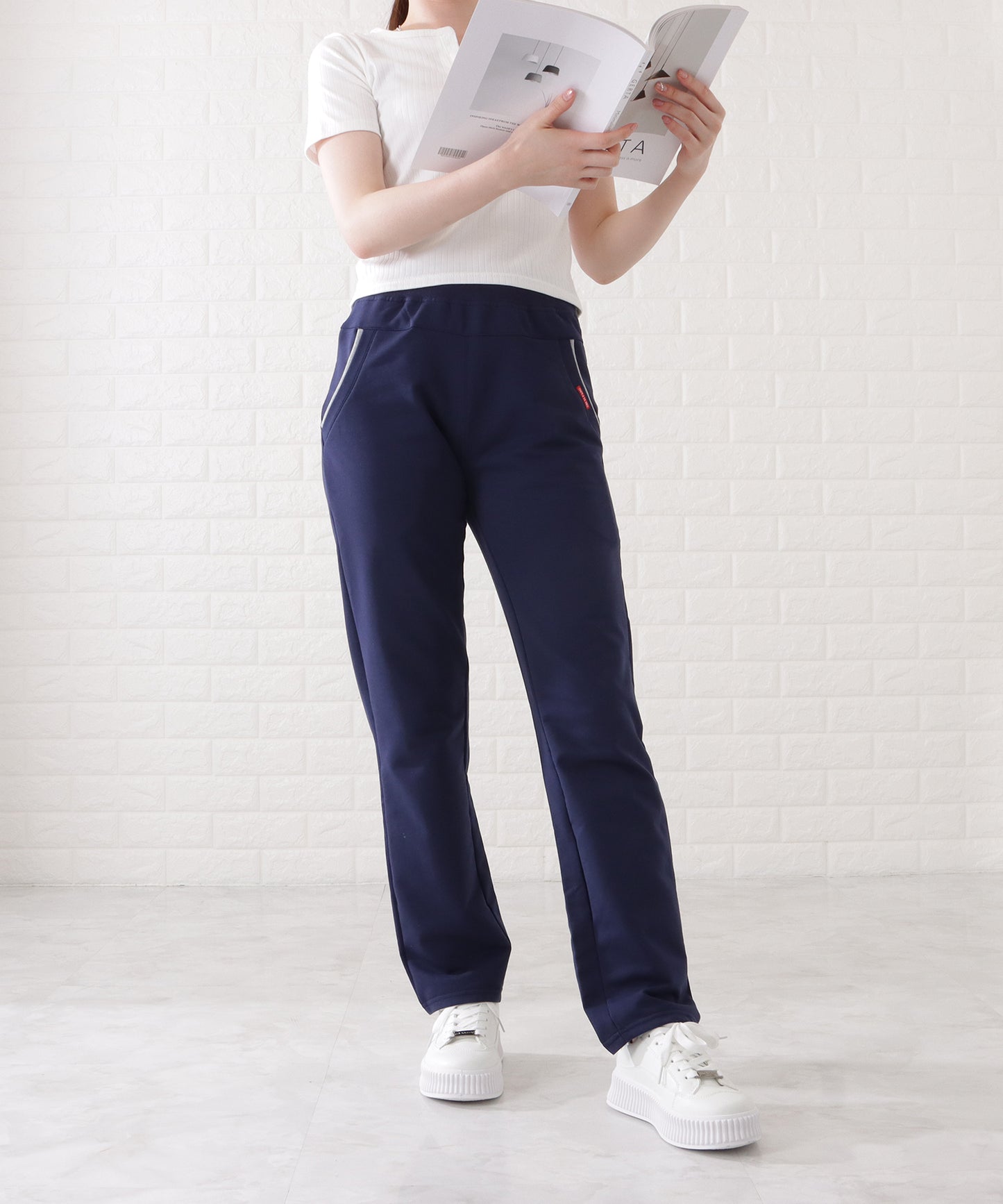 配色ライン入りストレートスウェットパンツ