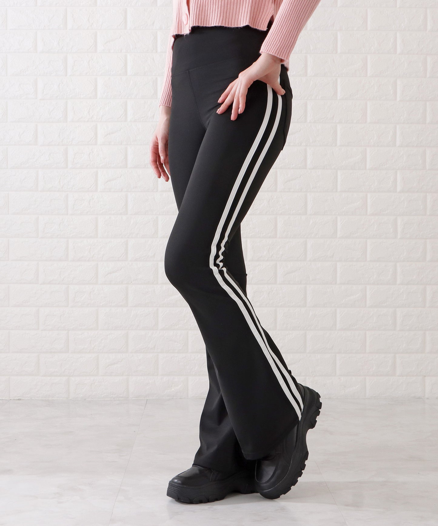 サイドラインストレッチフレアパンツ