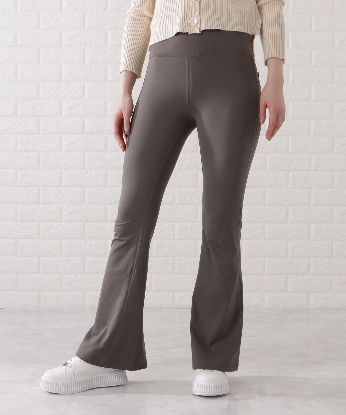 美シルエットシンプルスリムフレアパンツ