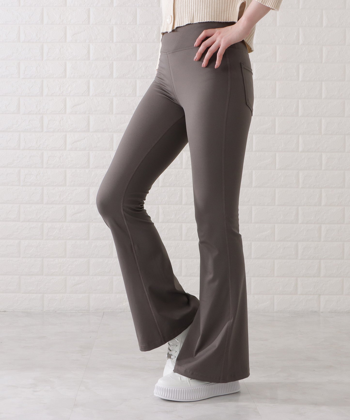 美シルエットシンプルスリムフレアパンツ