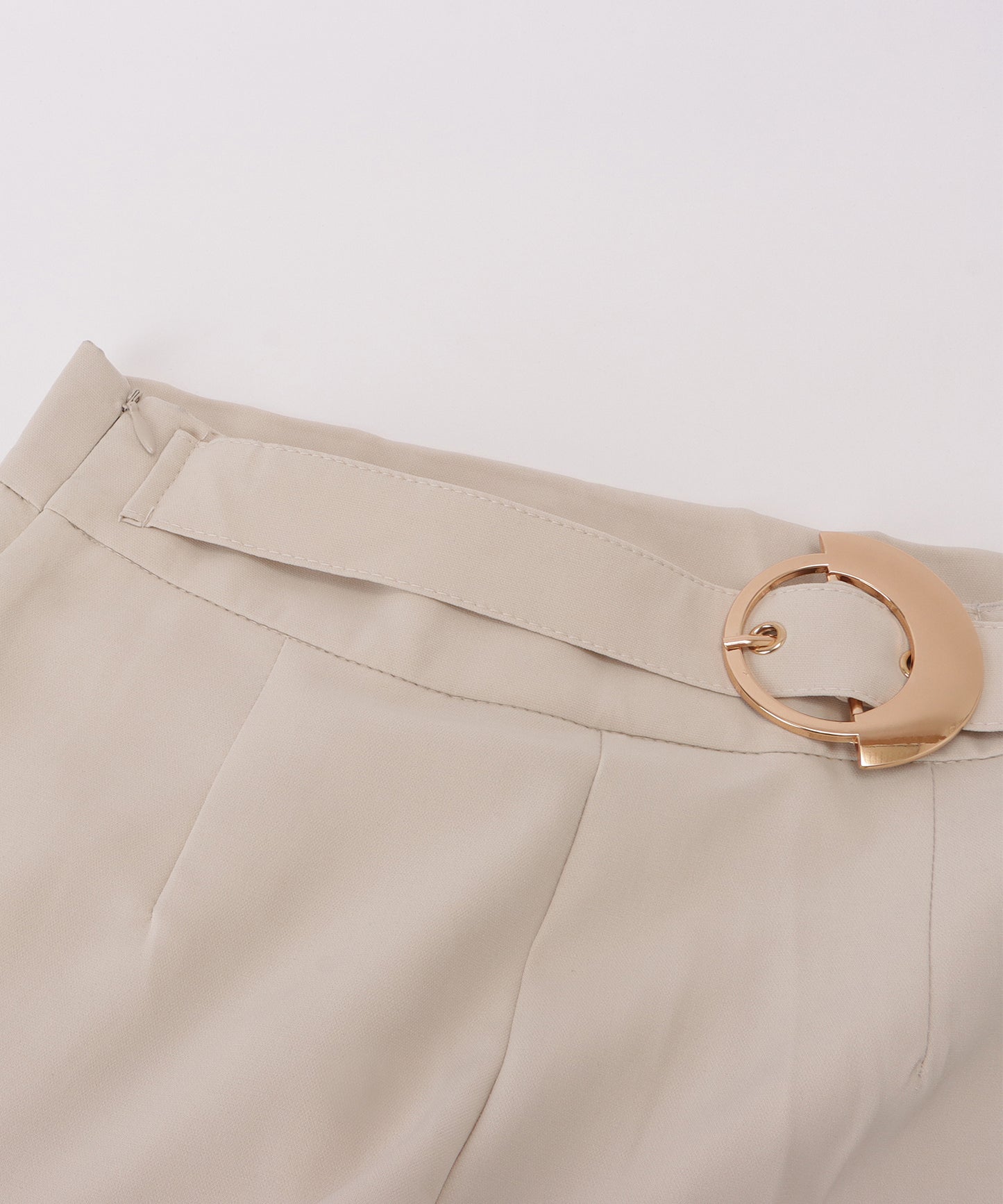 リングバックル付きタックストレートパンツ