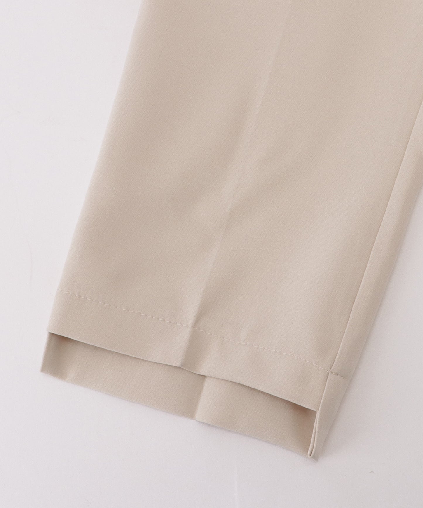 リングバックル付きタックストレートパンツ
