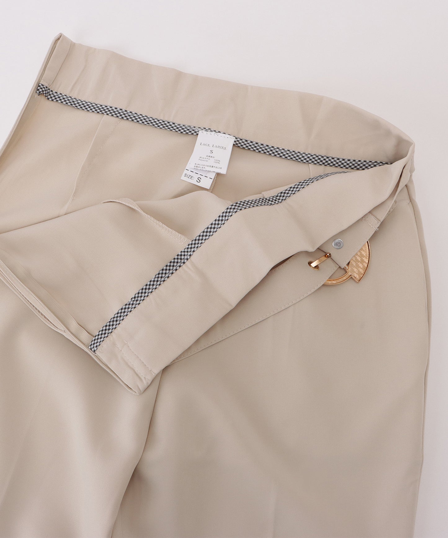 リングバックル付きタックストレートパンツ