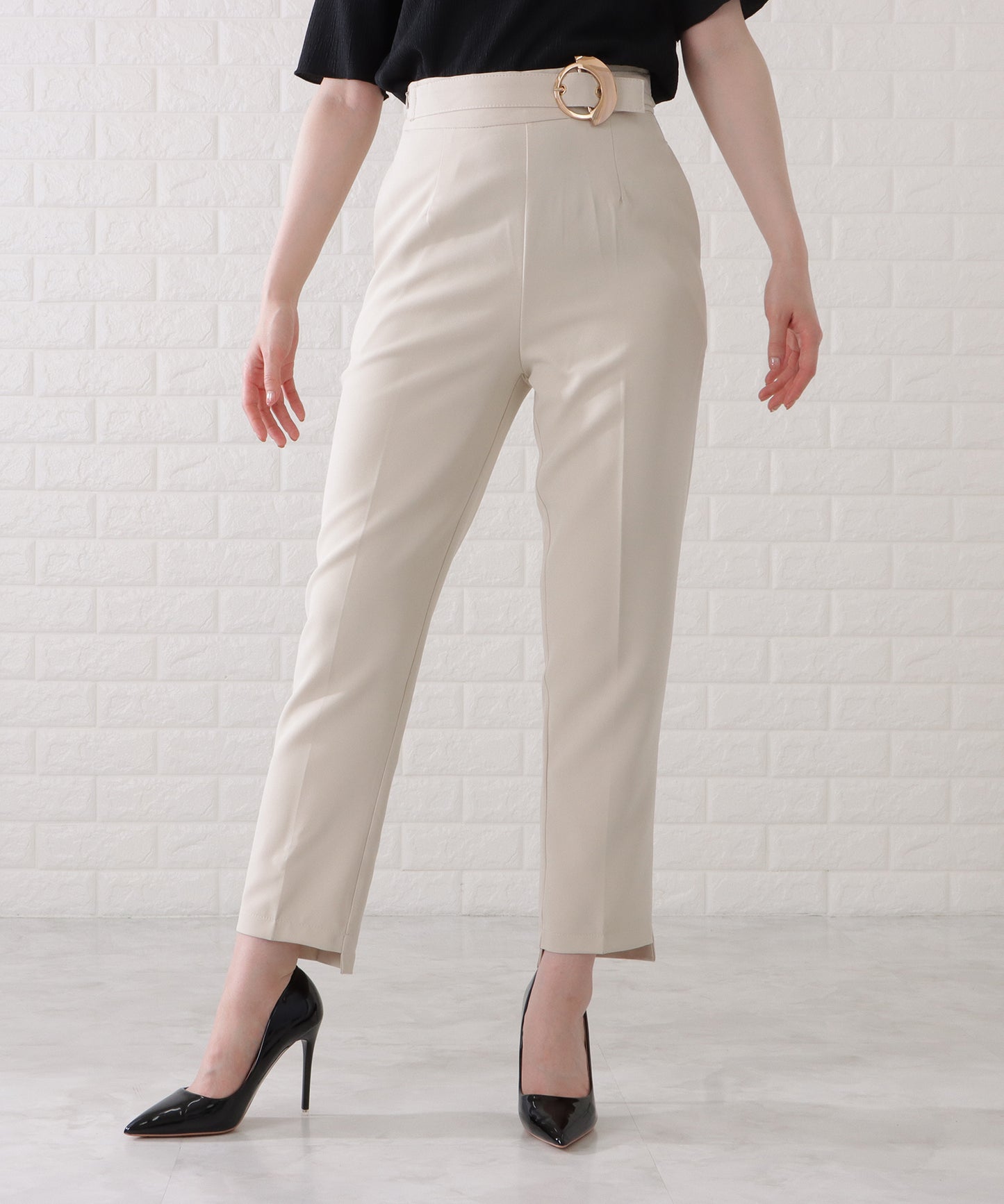 リングバックル付きタックストレートパンツ