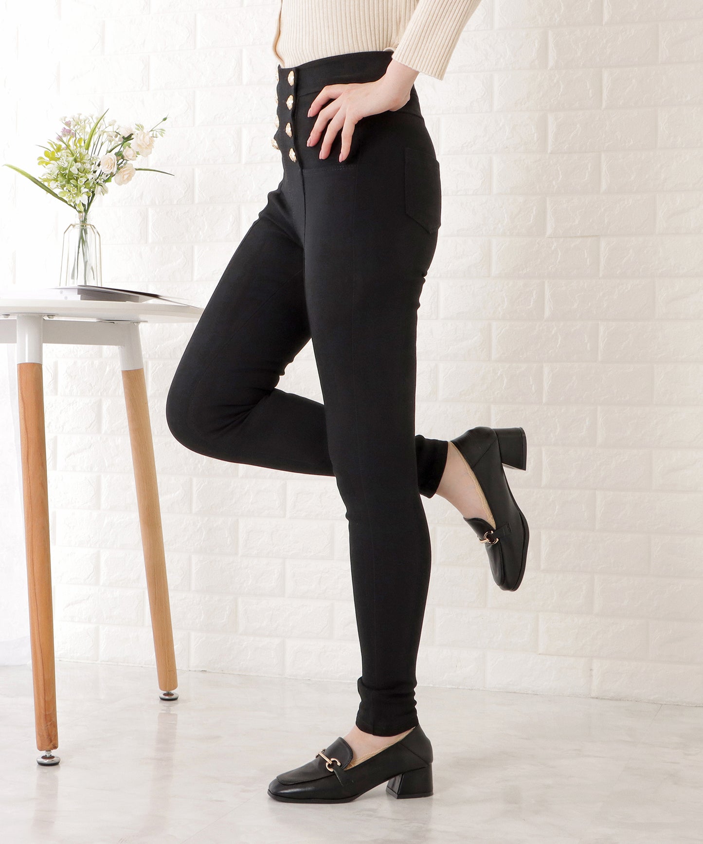 ボタン付きハイウエストストレッチパンツ