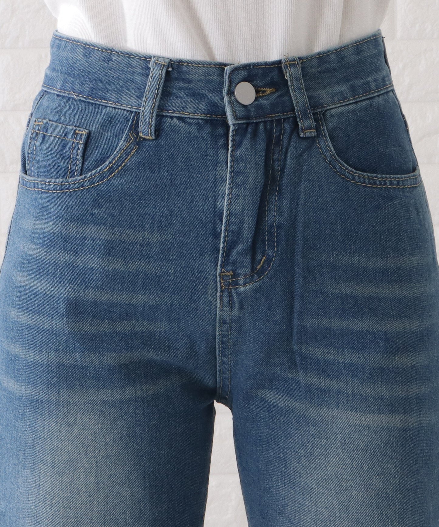 ハイウエスバックボタンデニムパンツ