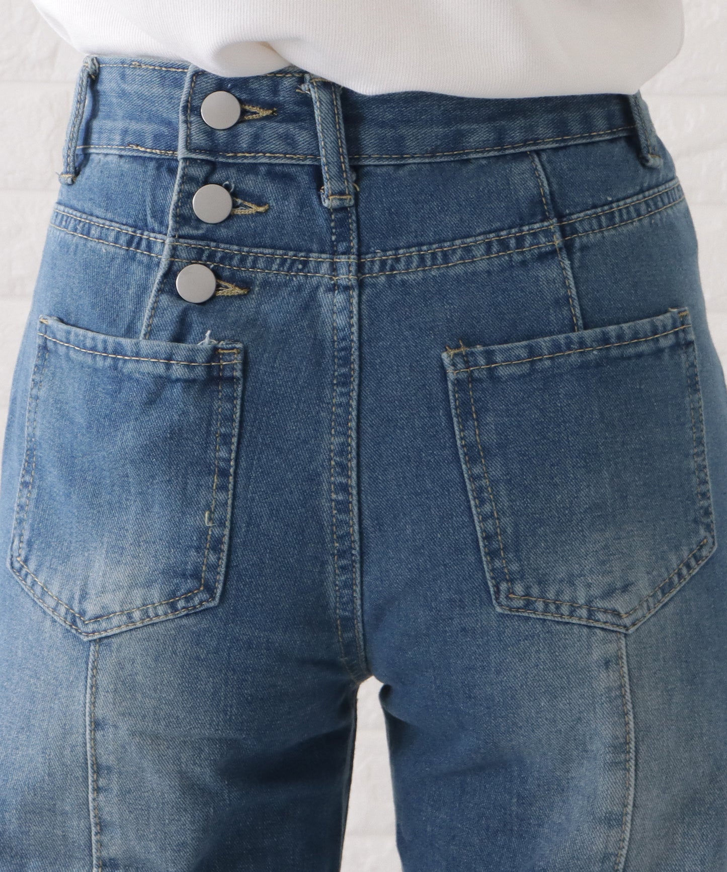 ハイウエスバックボタンデニムパンツ