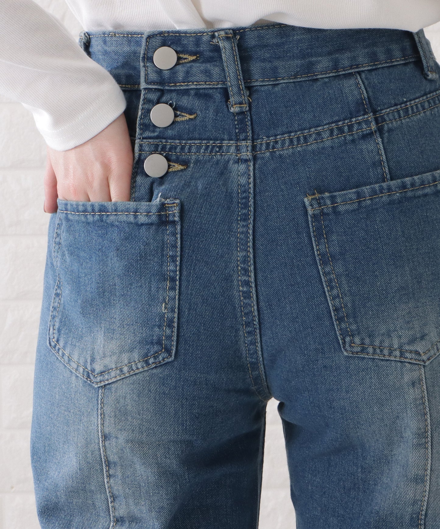 ハイウエスバックボタンデニムパンツ