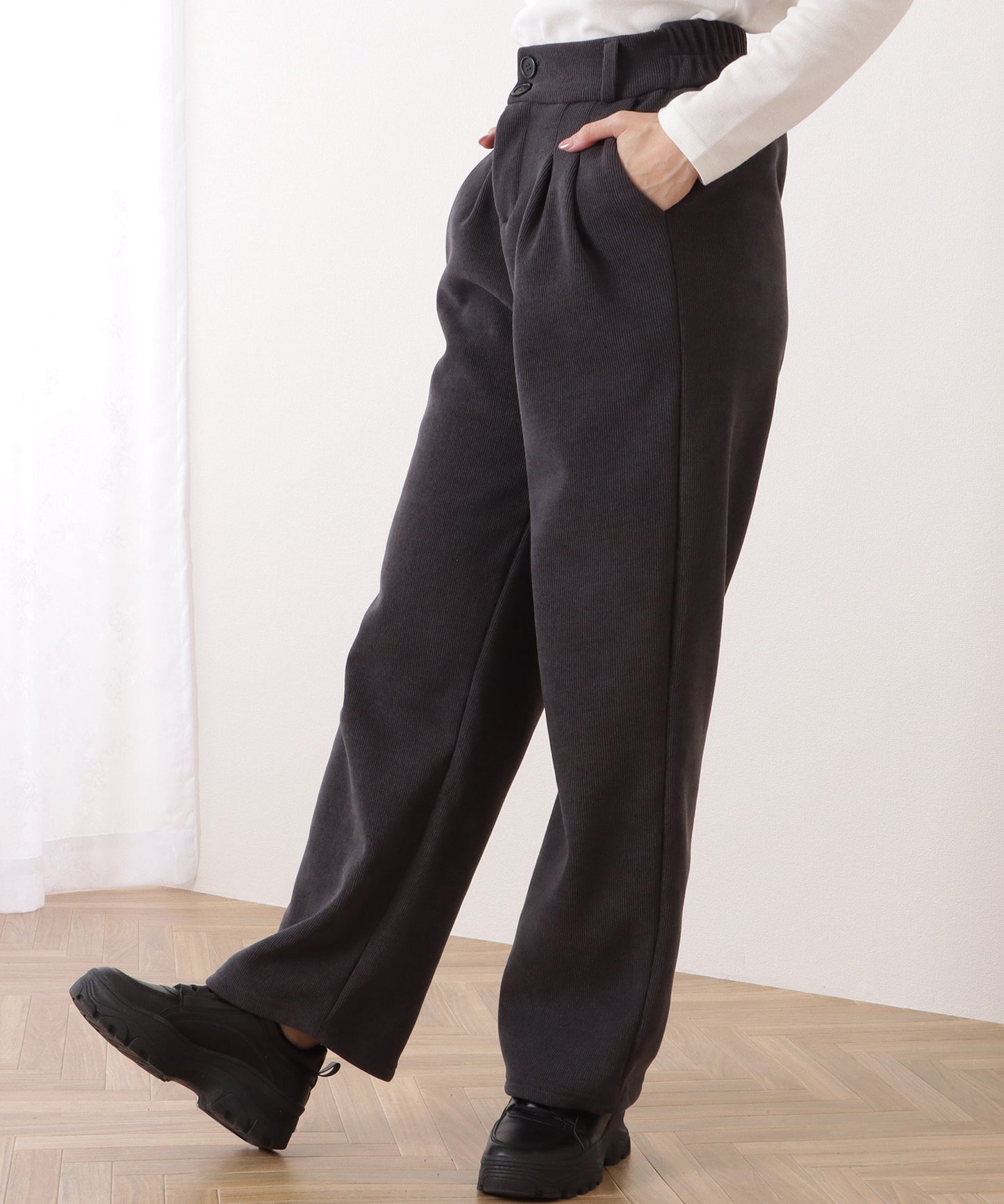 ハイウエストダブルボタンタックワイドパンツ