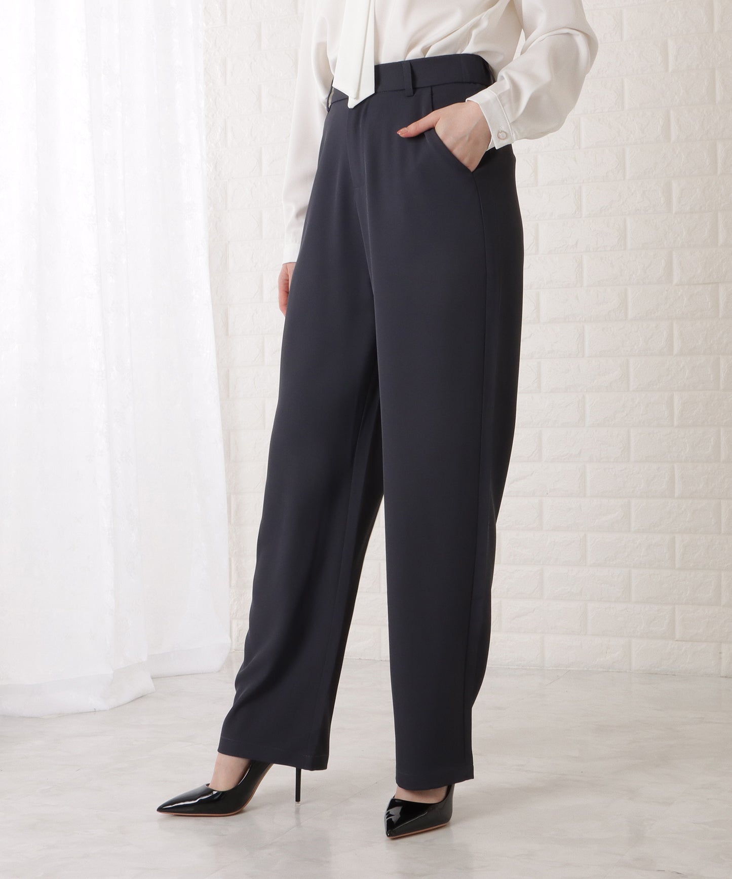 ハイウエストノンタックストレートパンツ
