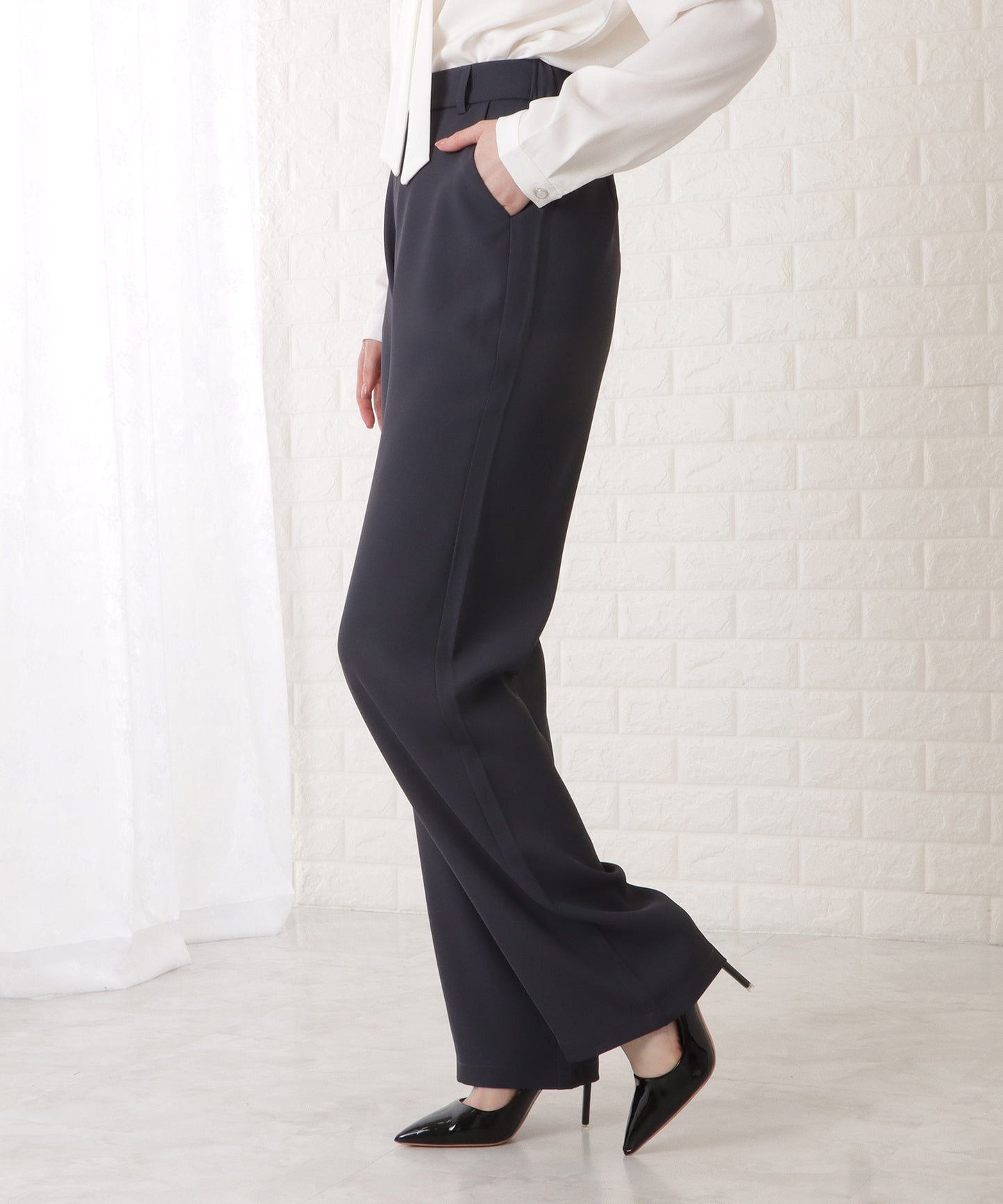 ハイウエストノンタックストレートパンツ