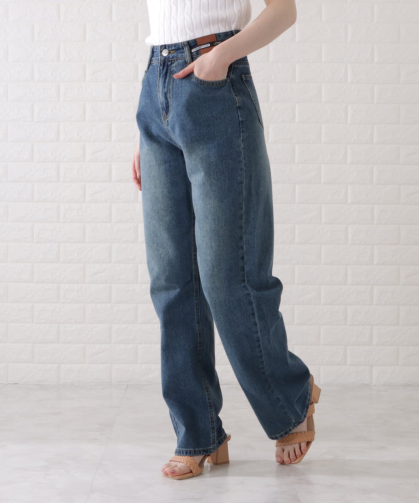 ハイウエストストレートセミワイドデニムパンツ