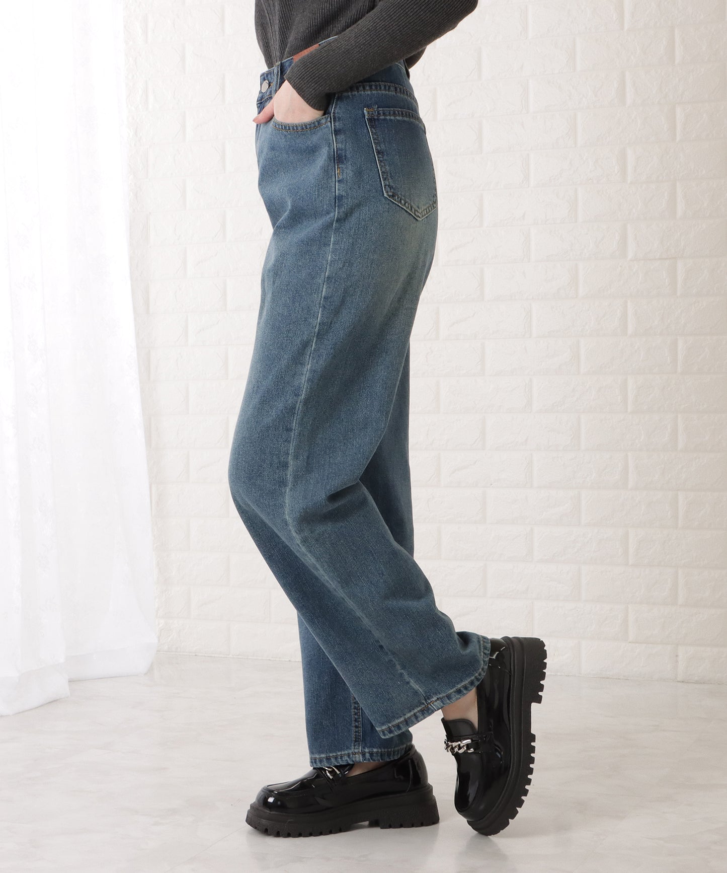 ハイウエストストレートセミワイドデニムパンツ