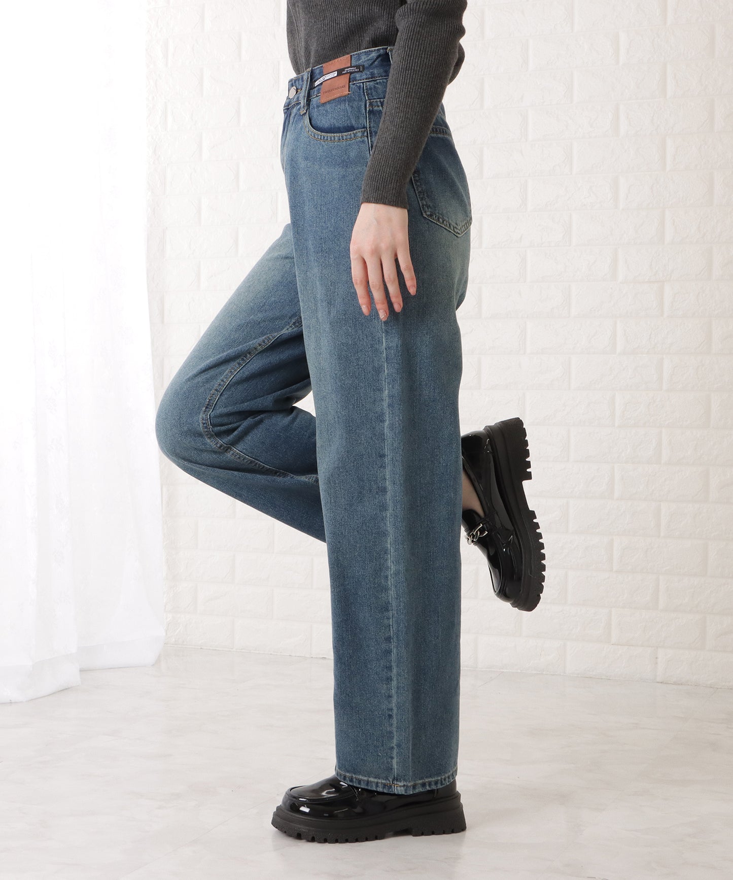 ハイウエストストレートセミワイドデニムパンツ