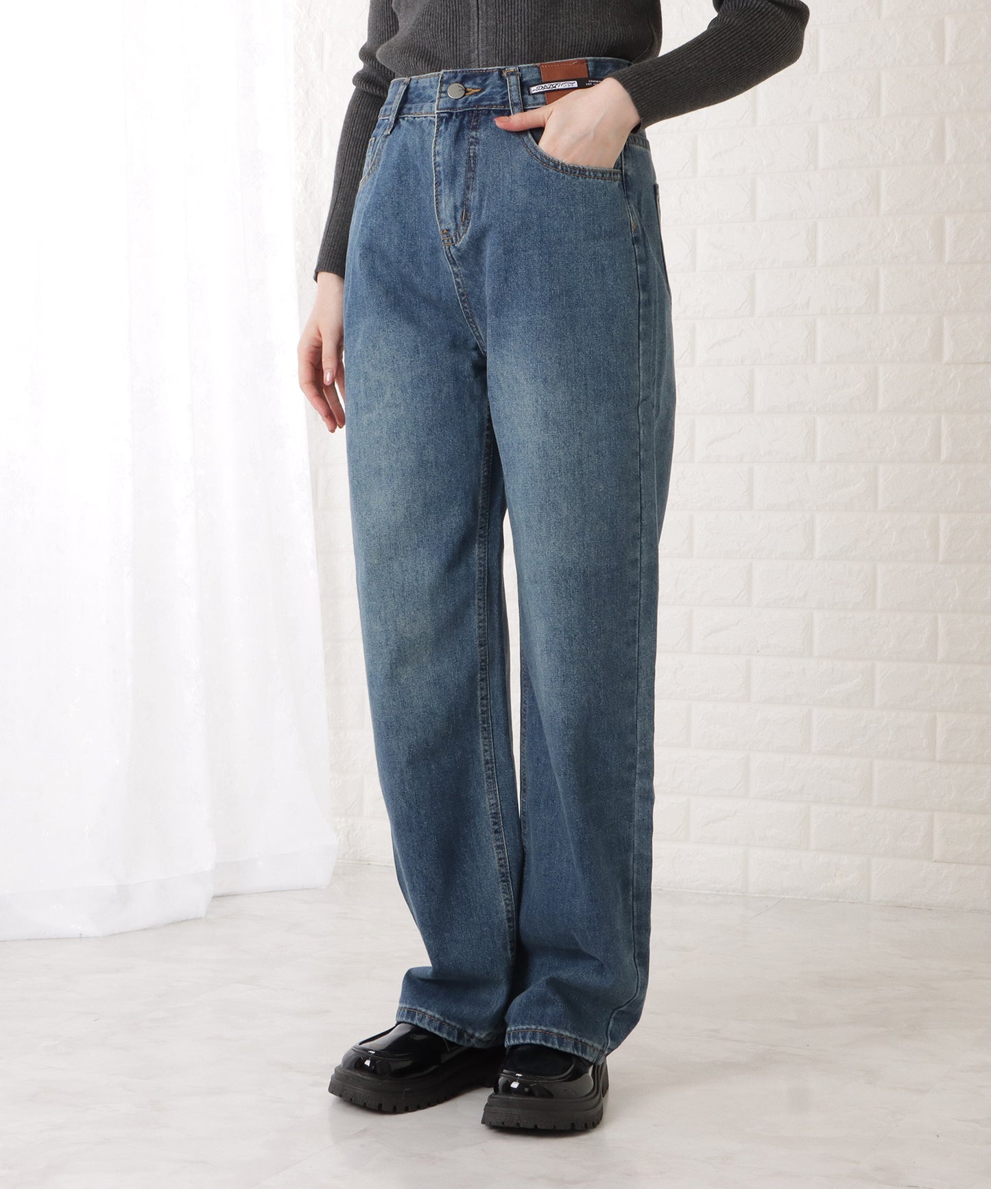 ハイウエストストレートセミワイドデニムパンツ