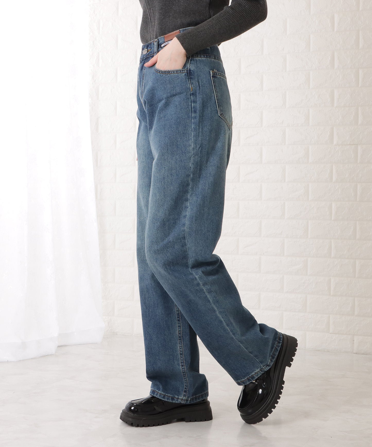 ハイウエストストレートセミワイドデニムパンツ
