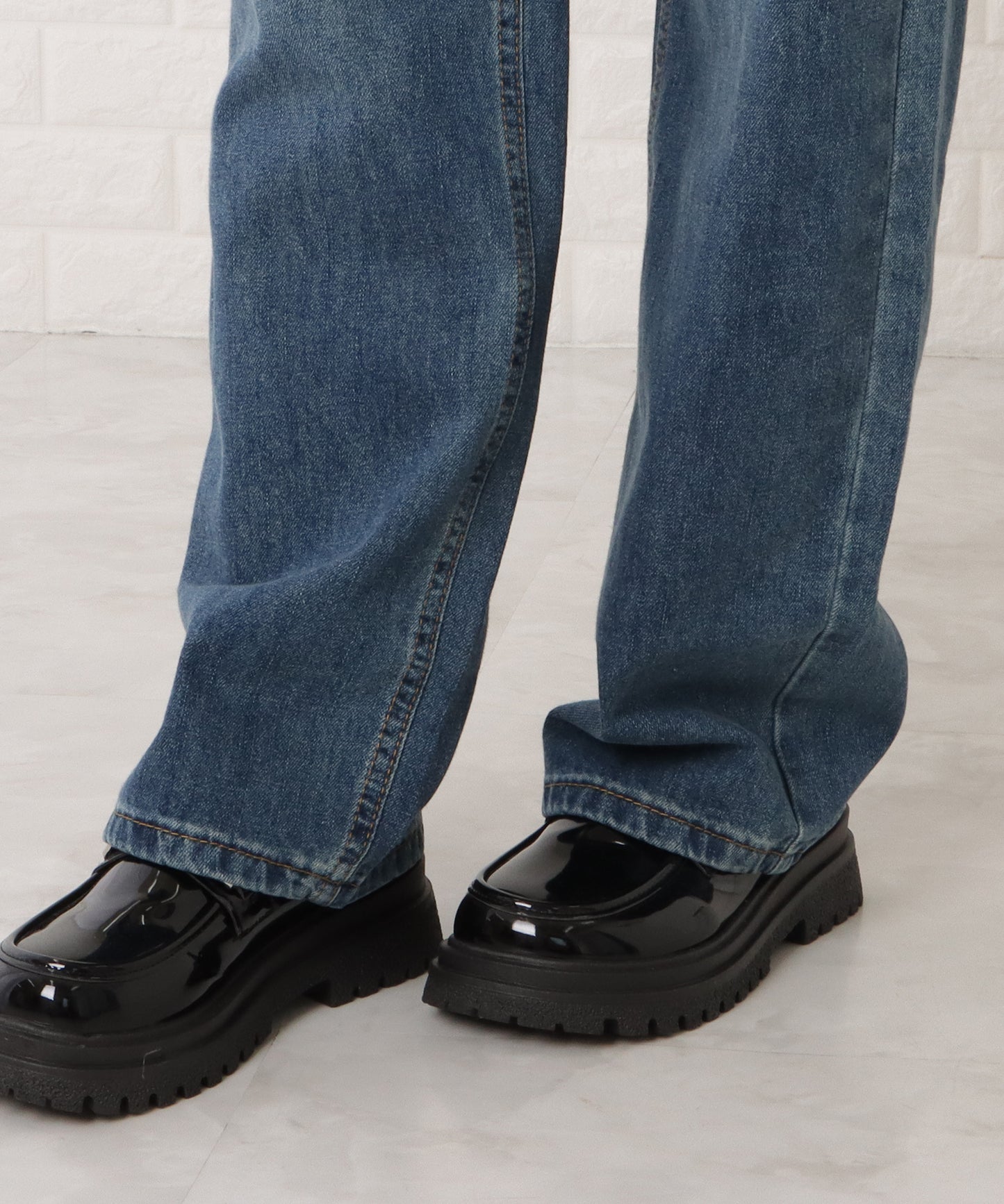 ハイウエストストレートセミワイドデニムパンツ