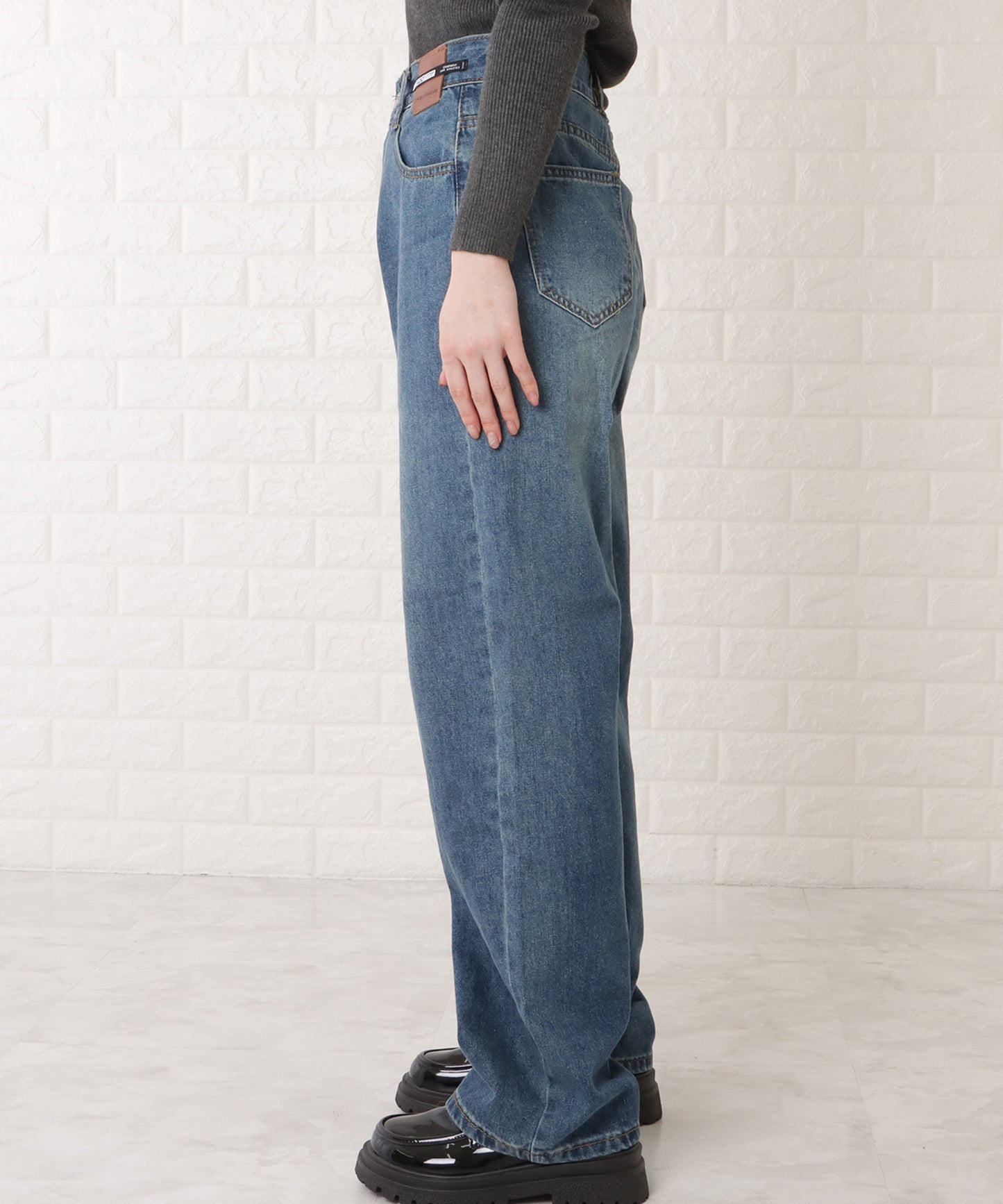 ハイウエストストレートセミワイドデニムパンツ