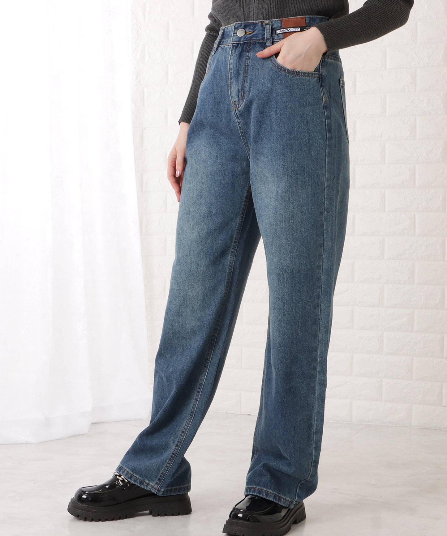 ハイウエストストレートセミワイドデニムパンツ