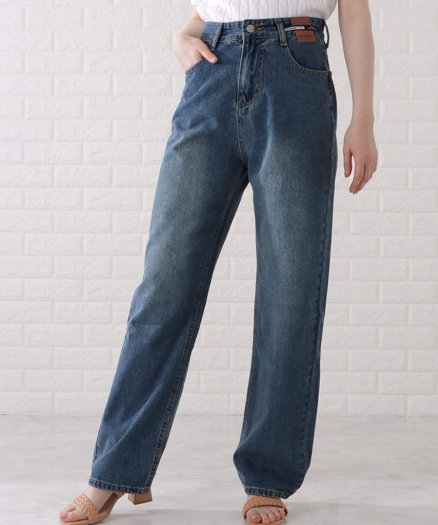 ハイウエストストレートセミワイドデニムパンツ