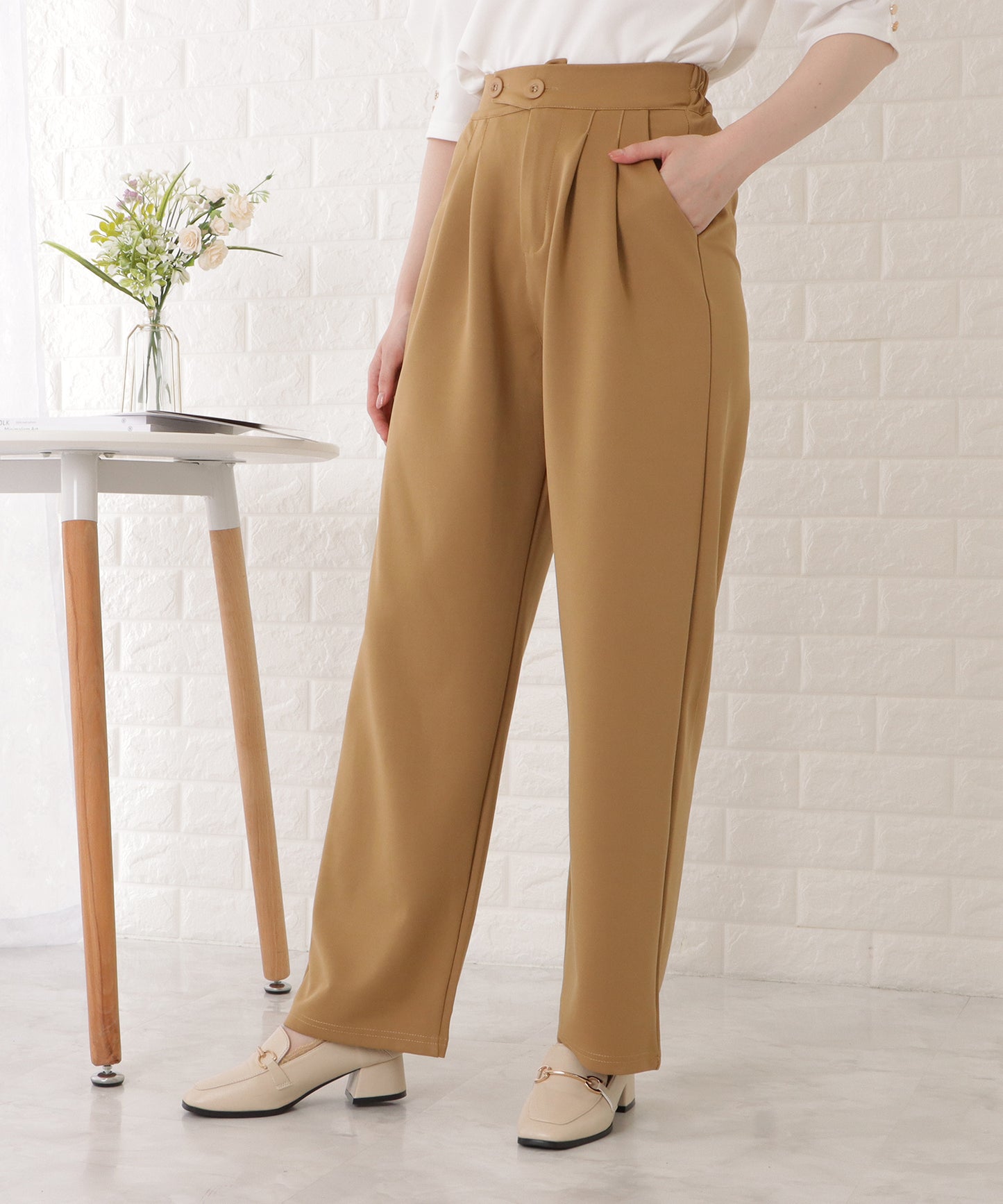 ハイウエストアシンメトリーとろみタックパンツ