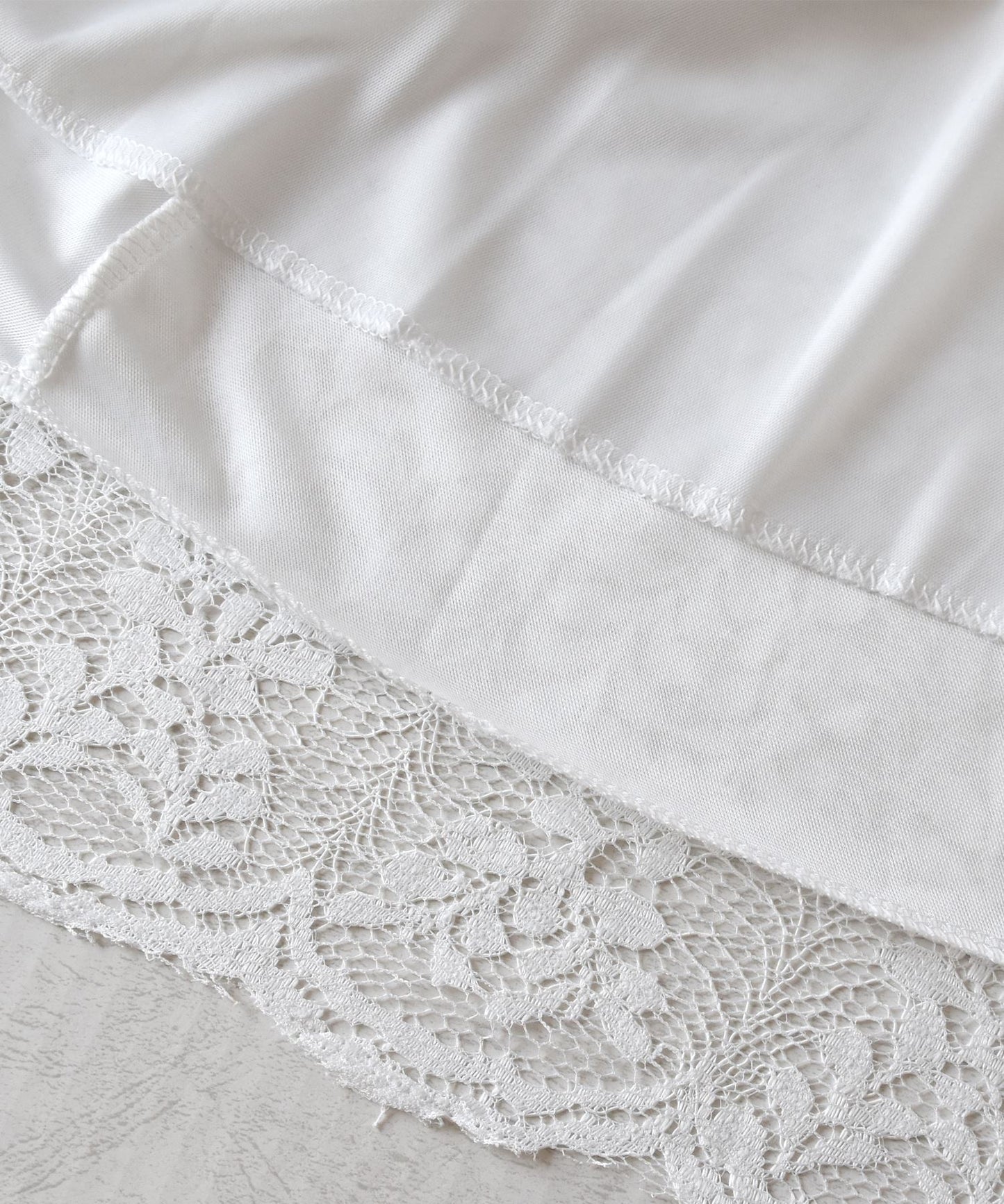 リーフモチーフ総レースAラインワンピース・ドレス