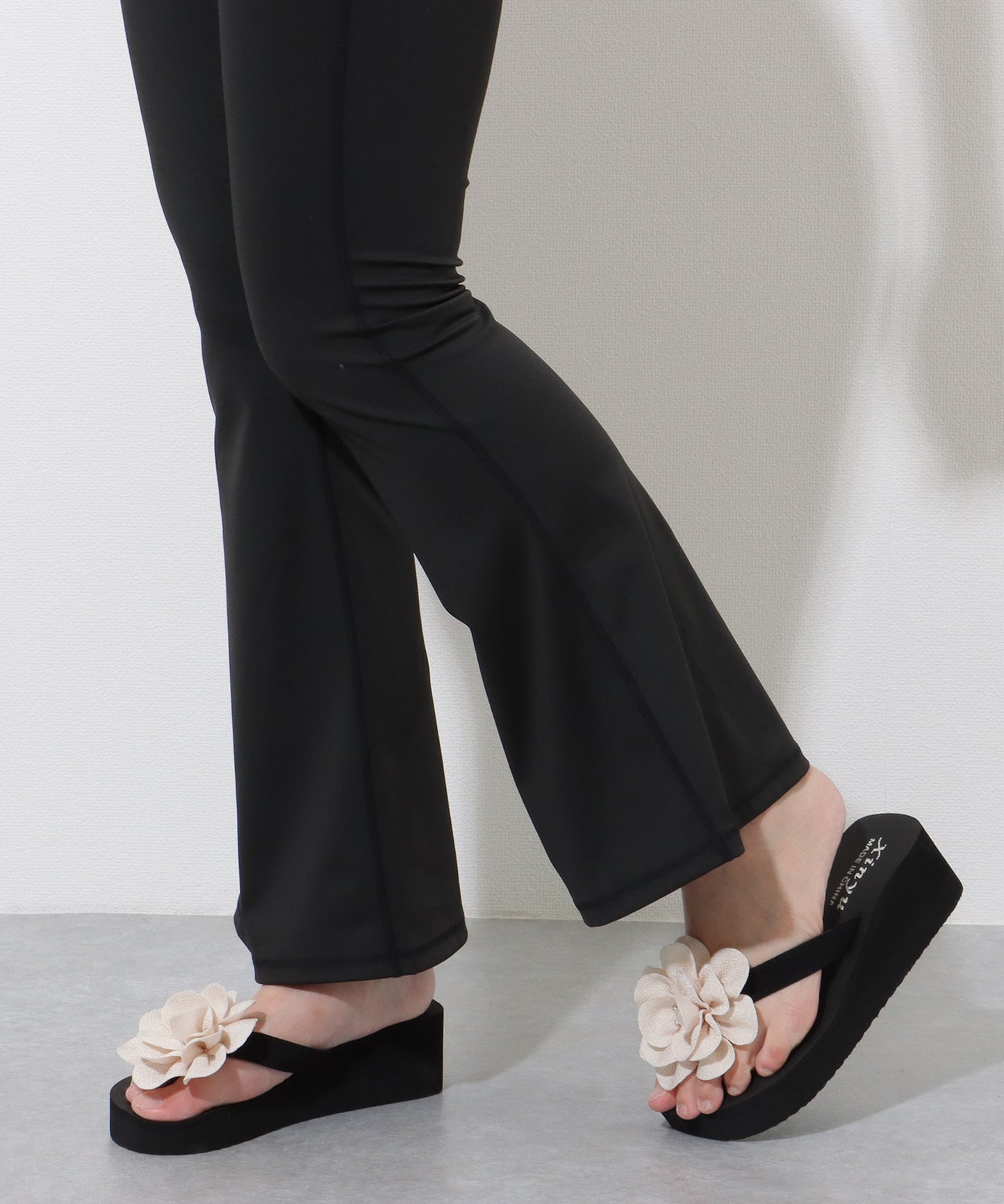 【3点セット】透かし ニット付き シャーリング ラッシュガード