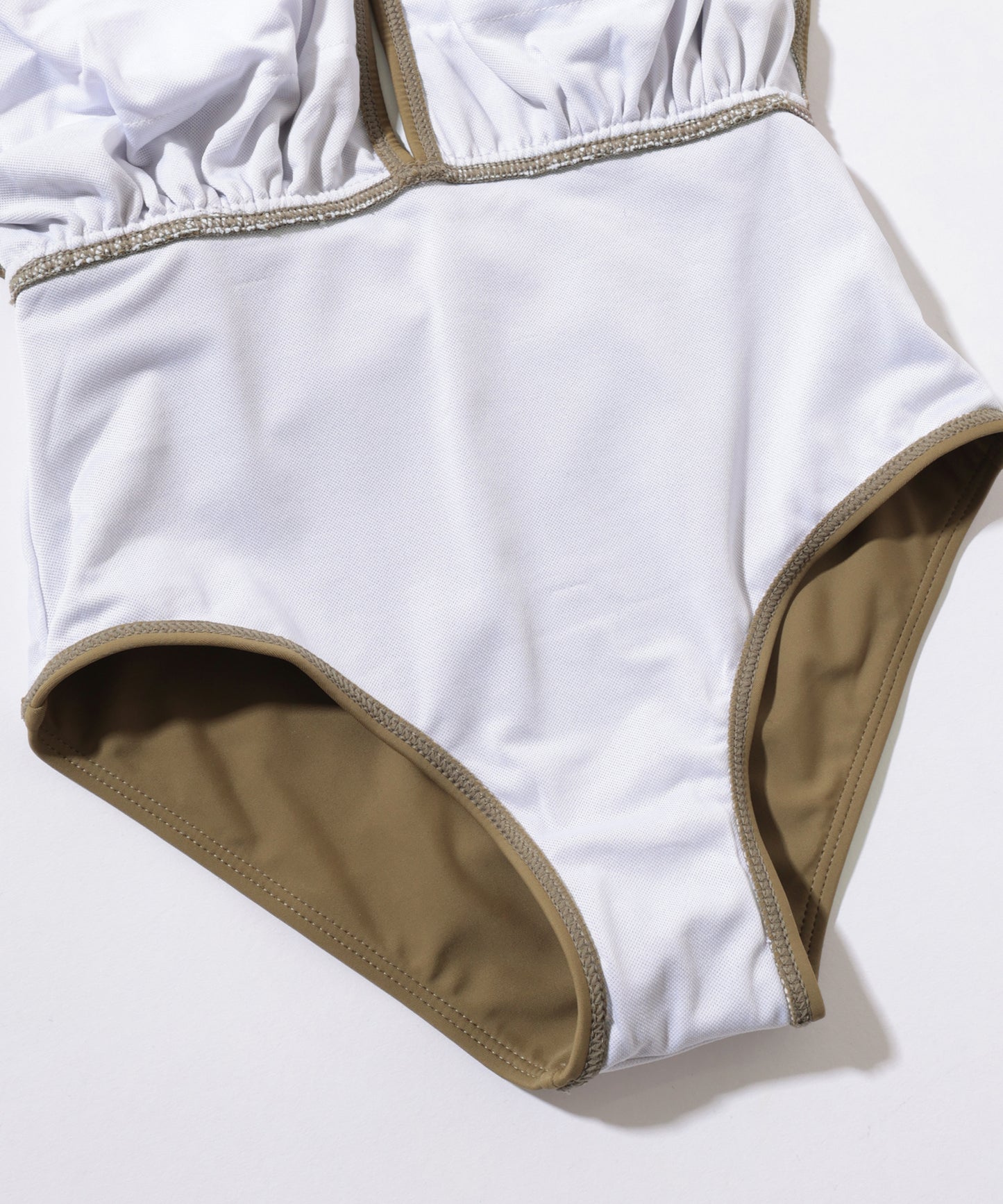 フロント 深V バックコンシャス ワンピース 水着