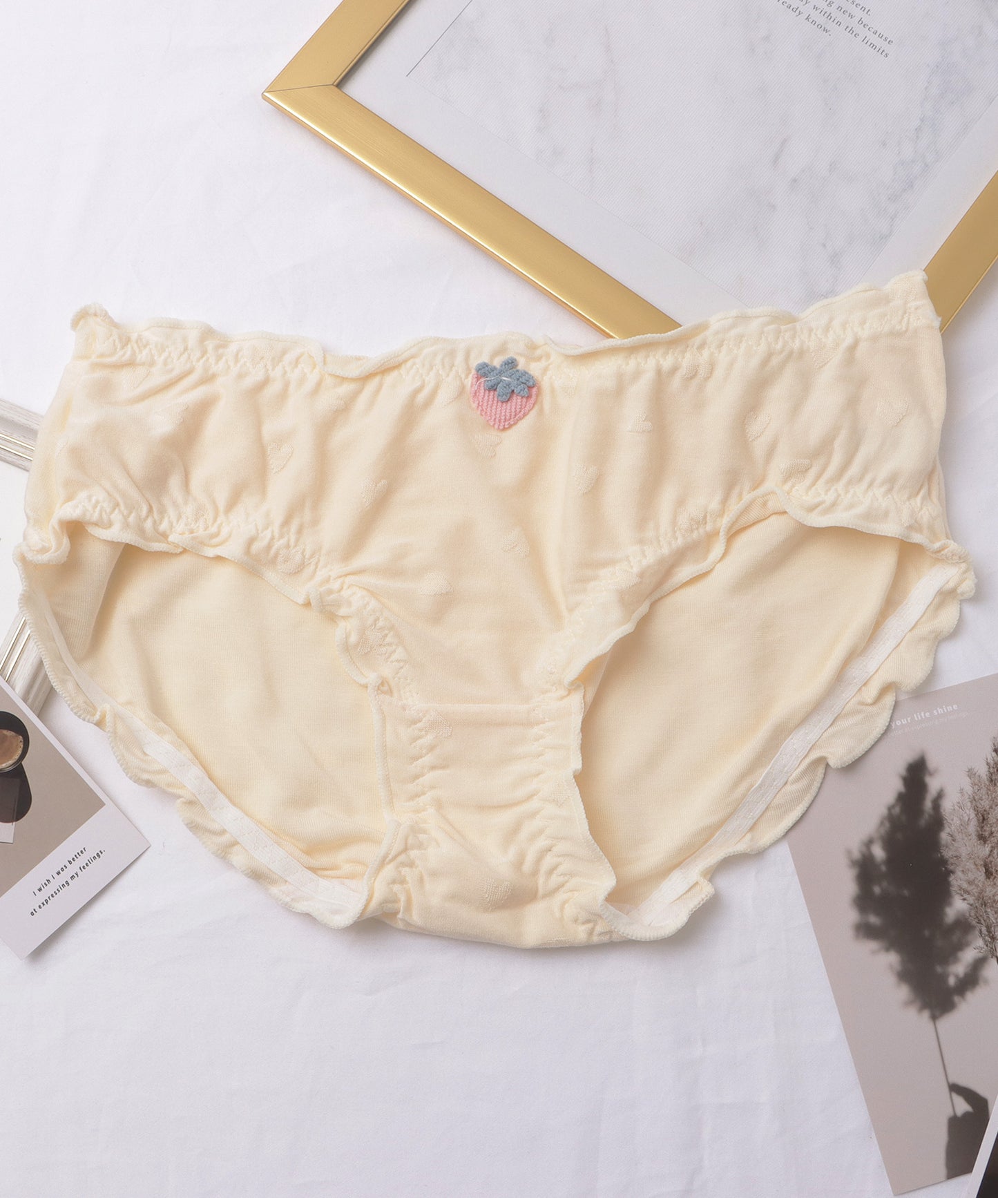 【6枚セット】ストロベリーワッペン付きフリルモダールショーツ